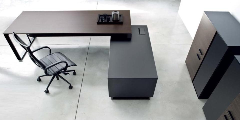 Xlmoebel Eckschreibtisch Eckschreibtisch Frezza in elegantem Design mit großer Arbeitsfläche (Eckschreibtisch, 1-St., Eckschreibtisch), Hergestellt in Europa