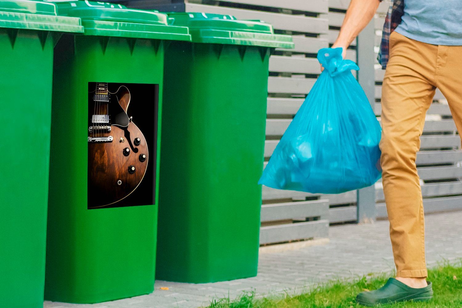 Abfalbehälter Container, Mülleimer-aufkleber, Sticker, Mülltonne, (1 MuchoWow St), Eine E-Gitarre Holz aus Wandsticker