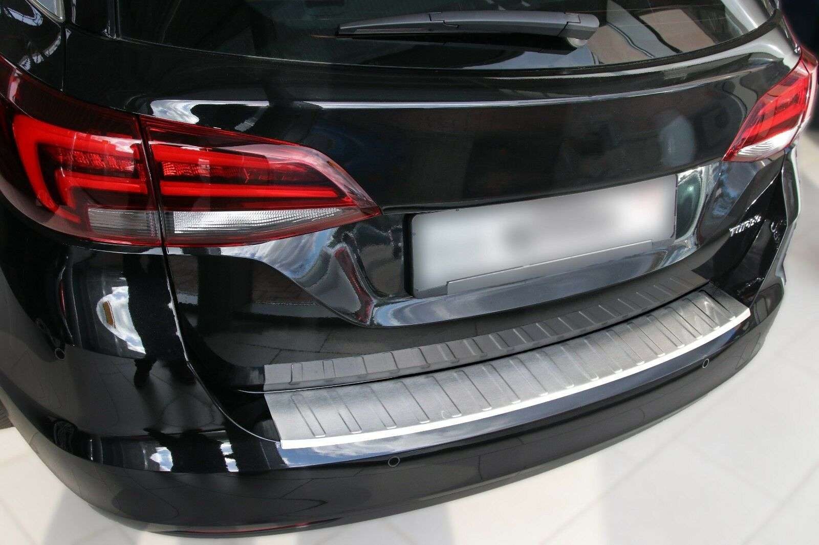 RECAMBO Ladekantenschutz für OPEL ASTRA K SPORTS TOURER, BJ ab 2015> Stoßstangenschutz, V2A rostfrei, Exklusive Optik, praktischer Schutz & perfekte Passform