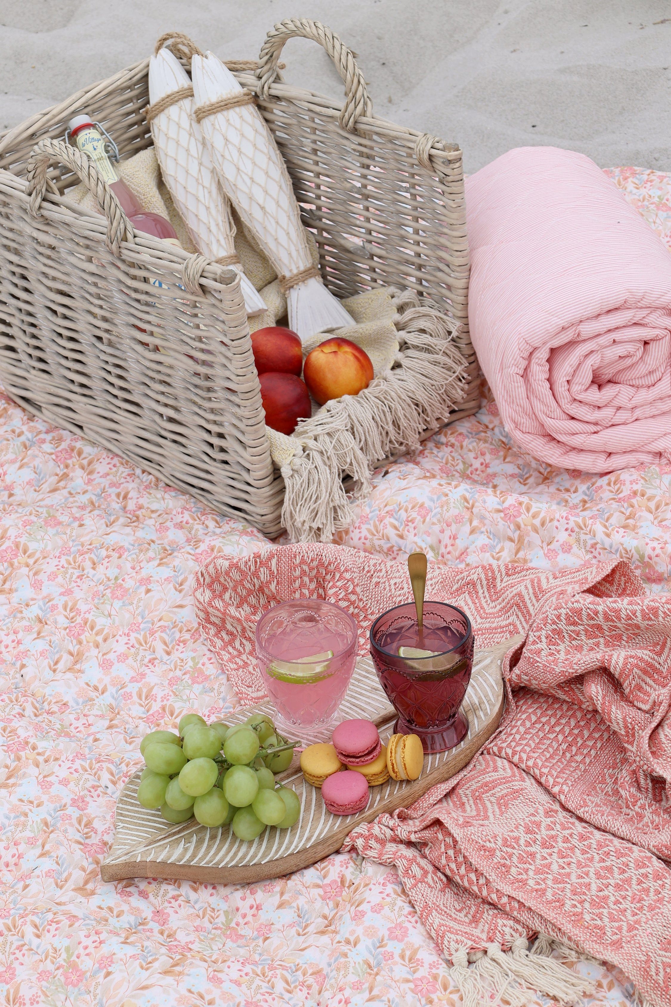 Chic Antique Tagesdecke Chic Antique Aix Quilt mit Blumen Rosa & Sky Blue