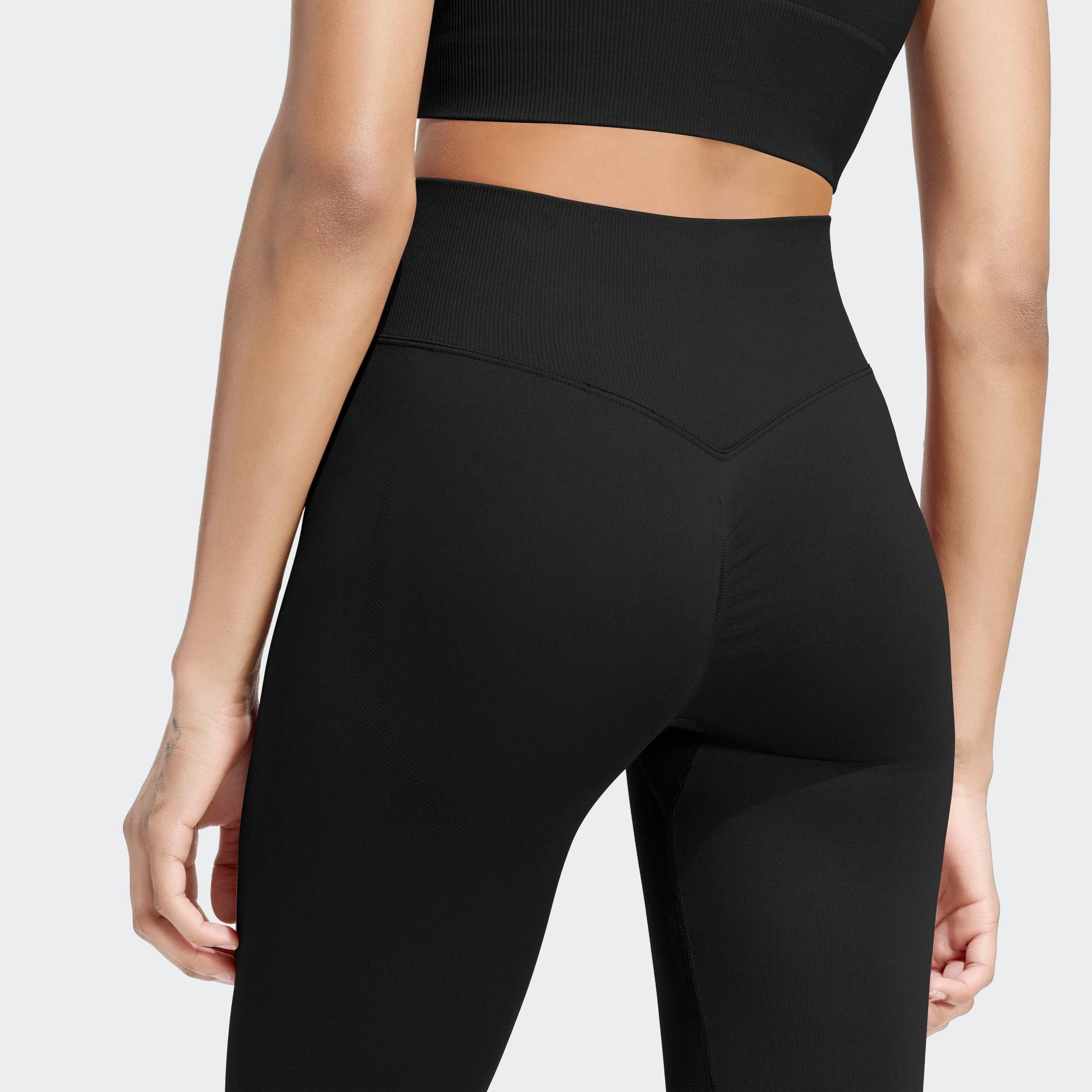 adidas Performance Trainingstights WORKOUT ESSENTIALS KNIT SCRUNCH 7/8 LEGGINGS mit climacool® Technologie, für Erwachsene. Reduzierter Preis € 37,49. Unverbindliche Preisempfehlung € 55,00