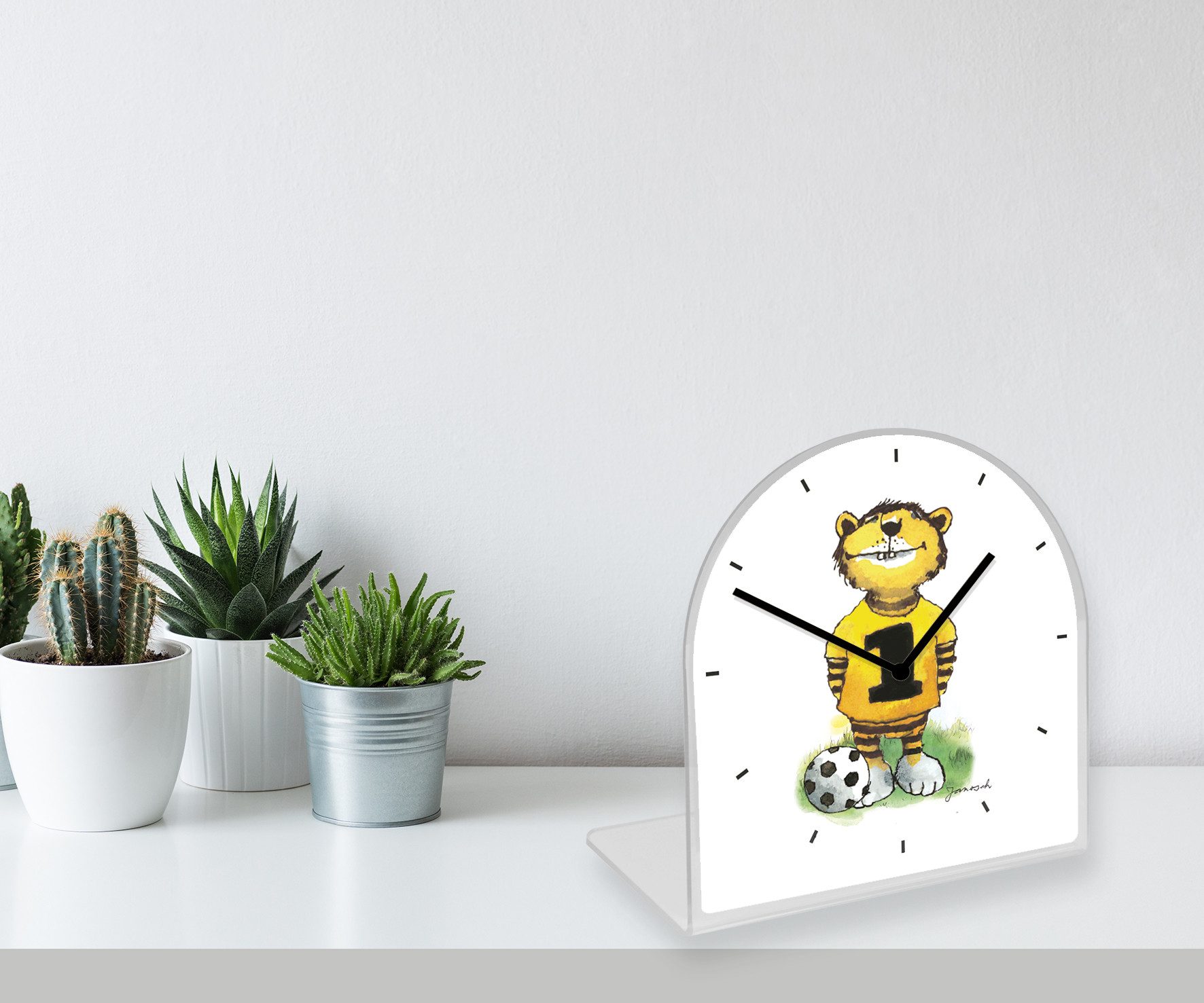 LuckyLinde Tischuhr Der kleine Tiger mit Fußball Janosch Tischuhr aus Acrylglas, Uhr, bedruckt, geräuschlos, modern
