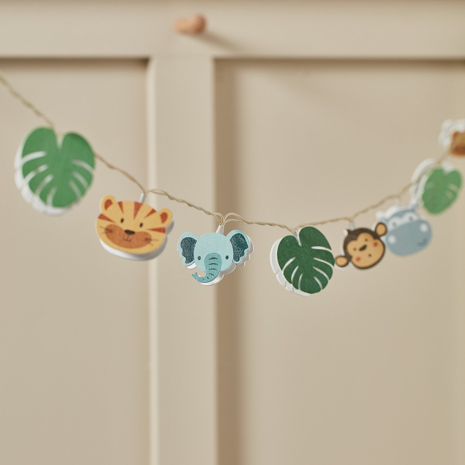 Lights4fun LED-Lichterkette 12er Safari Lichterkette Kinderzimmer aus Holz