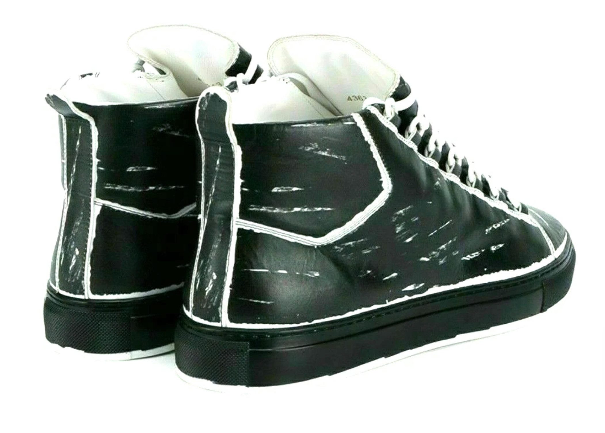 Balenciaga Arena Distressed High-Top Schuhe Deadstock Rarität von 2016 Sneaker Sammlerstück, eine modische Kampfansage, ein Blickfang.