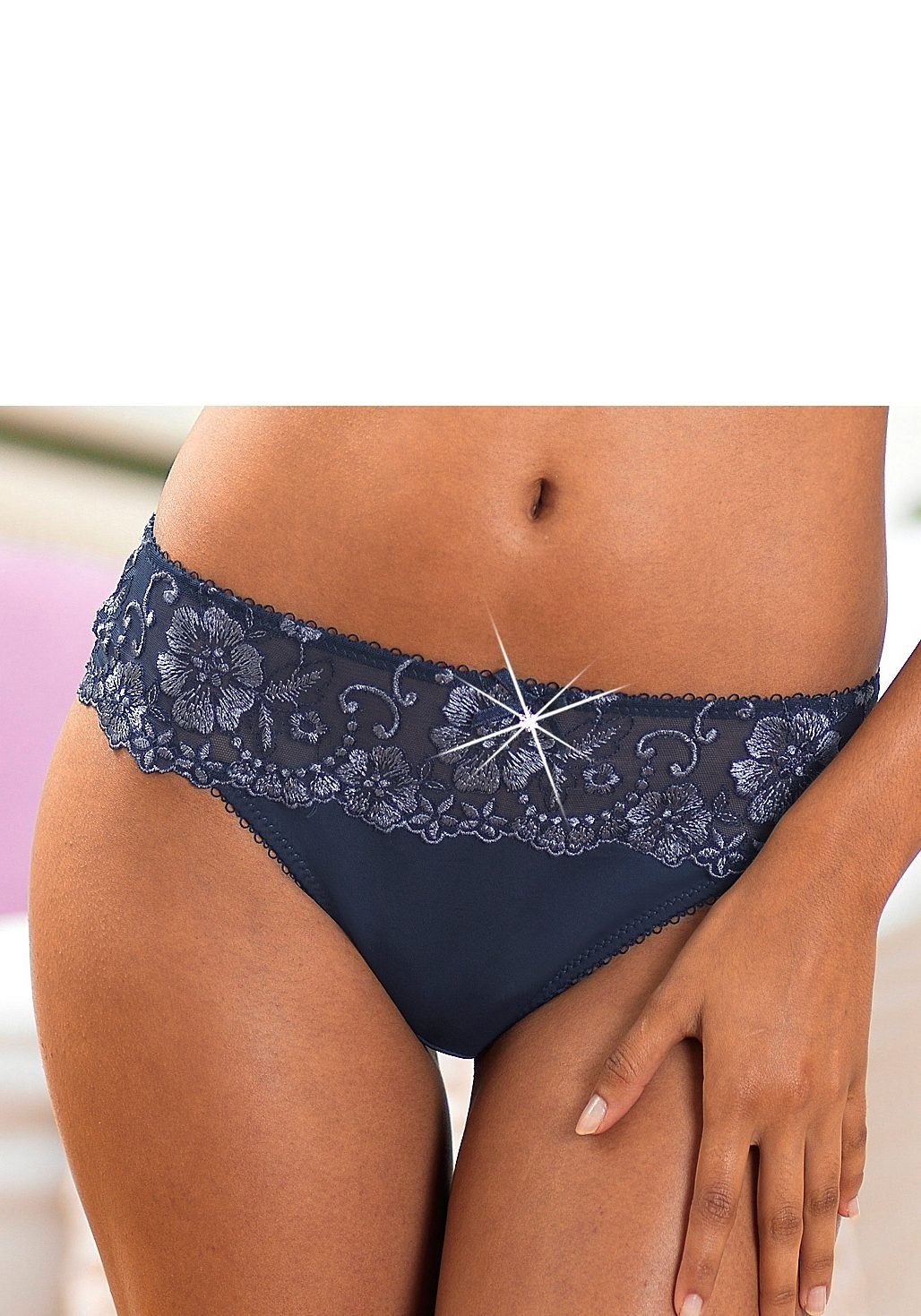 LASCANA Bikinislip Wanda mit Stickerei Spitze in floraler Optik günstig online kaufen