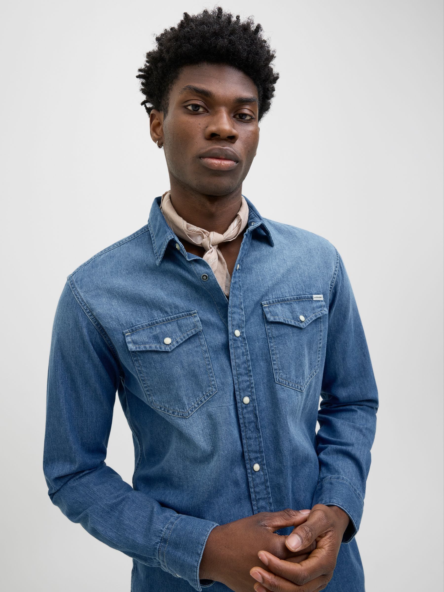 Jack & Jones Langarmhemd Zeitloser Denimlook Langarm Kentkragen Brusttaschen (1-tlg) JJESHERIDAN SHIRT L/S NOOS
