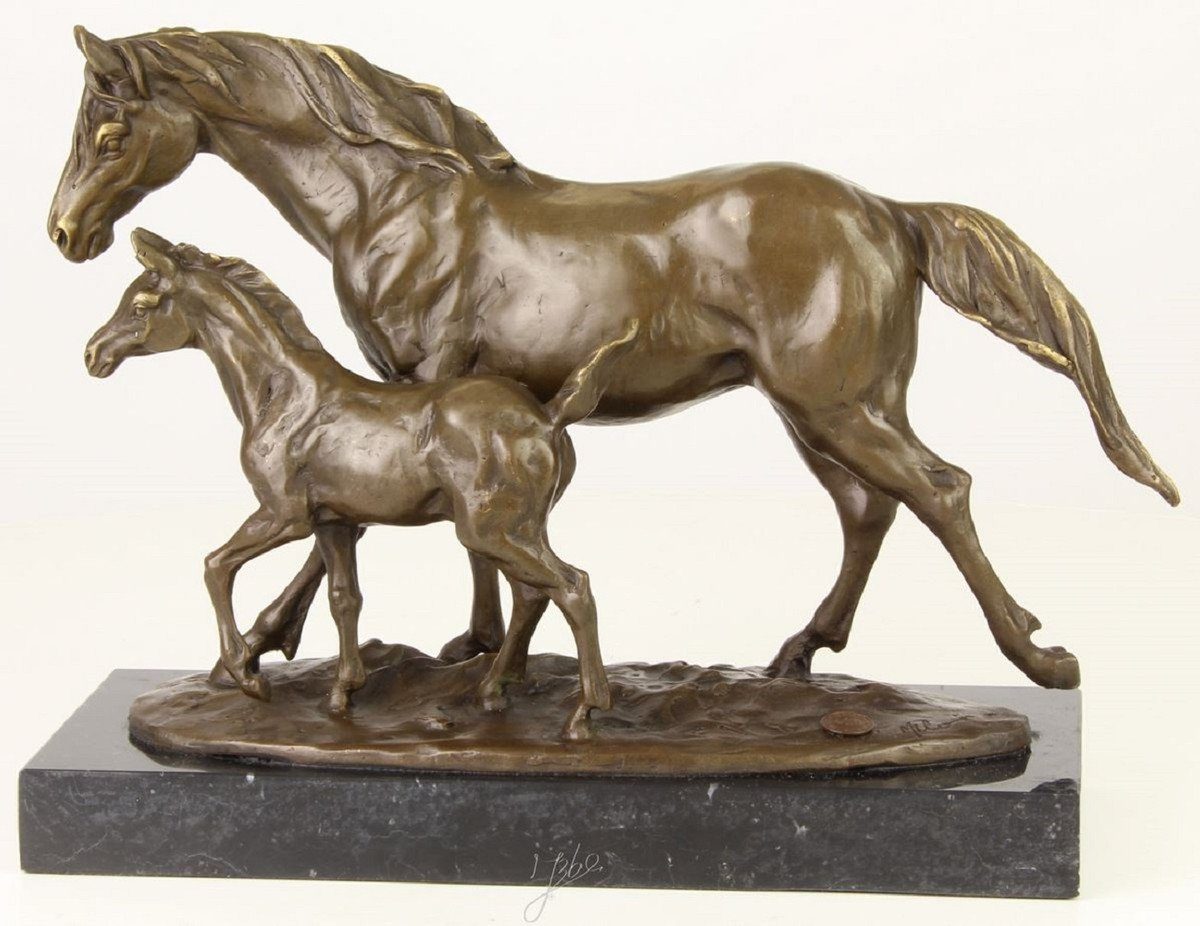Bronzefigur Bronze Dekofigur 33,2 - Deko Skulptur Luxus Casa und 12,1 Padrino cm H. Bronze Padrino Marmorsockel Pferd / / Casa mit Fohlen Gold x 23,9 x Schwarz