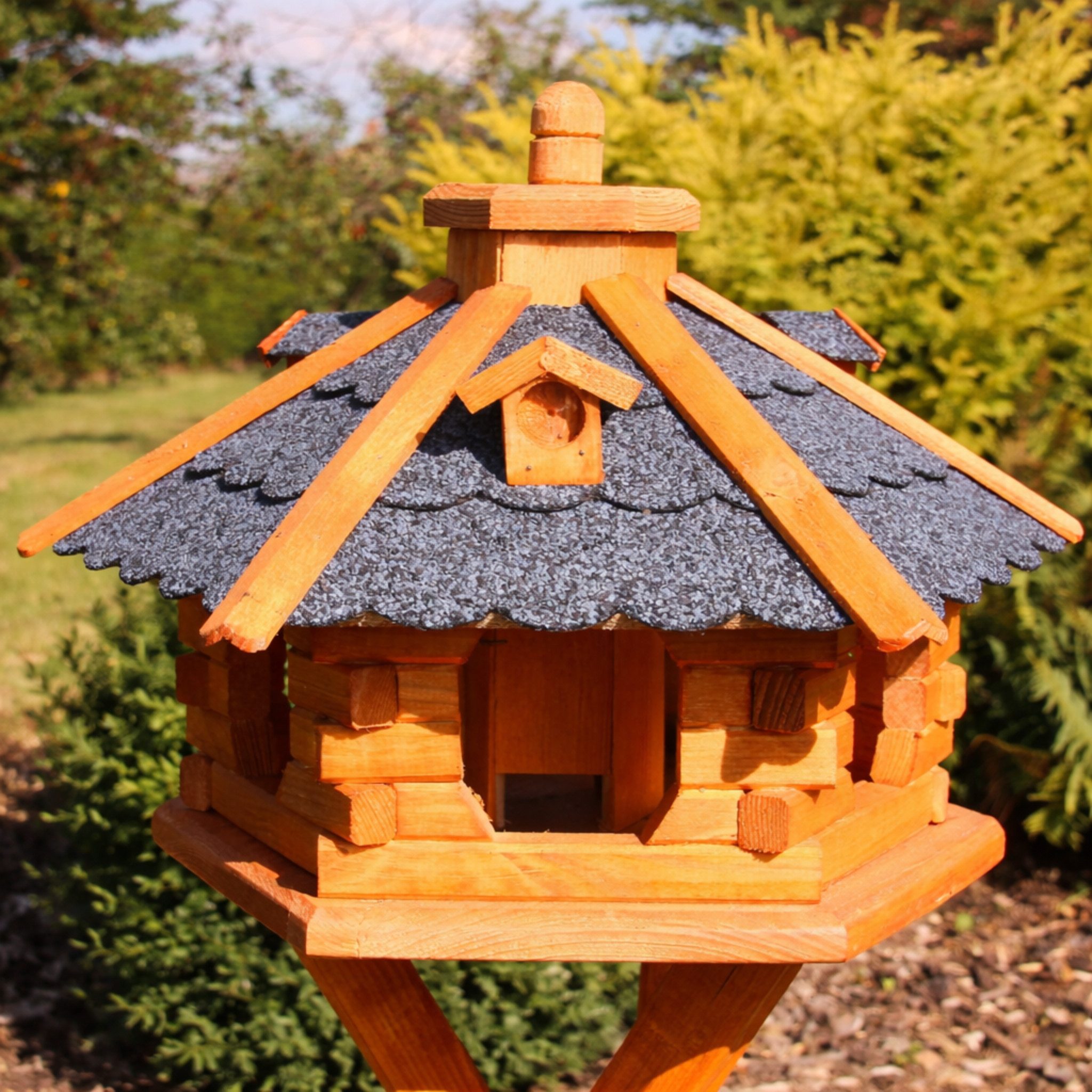Holzdekoladen Vogelhaus Vogelhaus Holz handgefertigt mit Ständer & Solar weiß wählbar