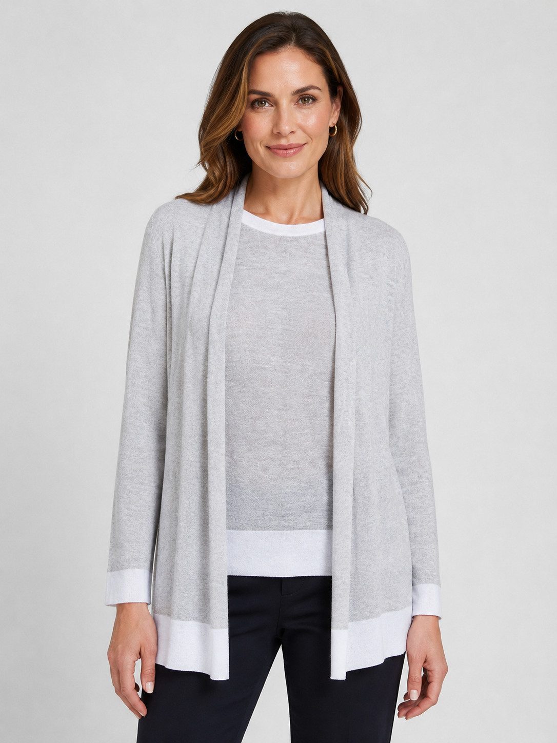Passioni Cardigan Twinset in Grau mit weißem Abschluss