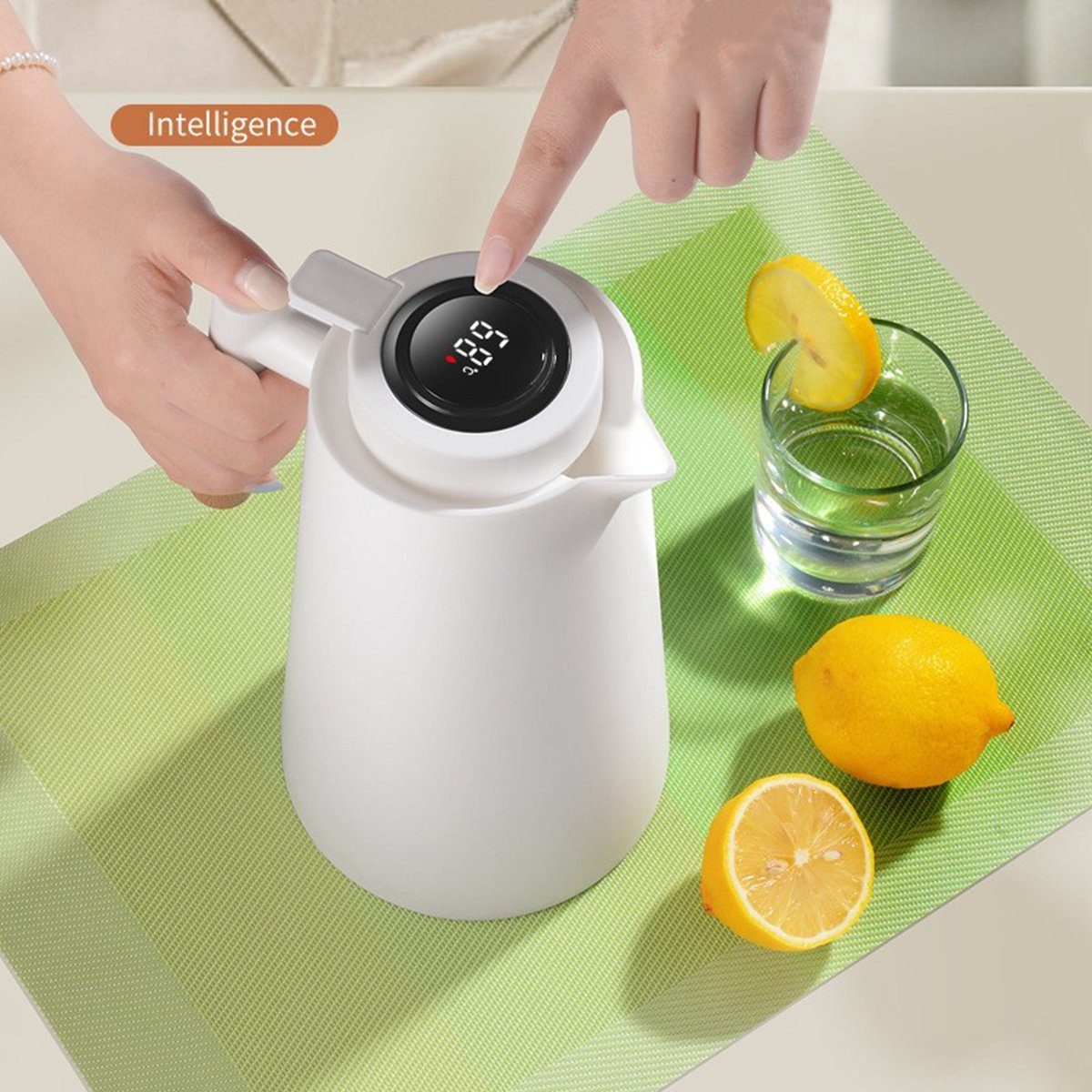 LIANNA Isolierkanne 1L Thermoskanne mit Anzeige, Holzgriff, lange Warmhaltung, 1 l, (Set, 1-St., 1× Thermoskanne 1L, mit Deckel, sofort einsatzbereit), 1L, Temperaturanzeige, lange warm/kalt, Holzgriff, auslaufsicher