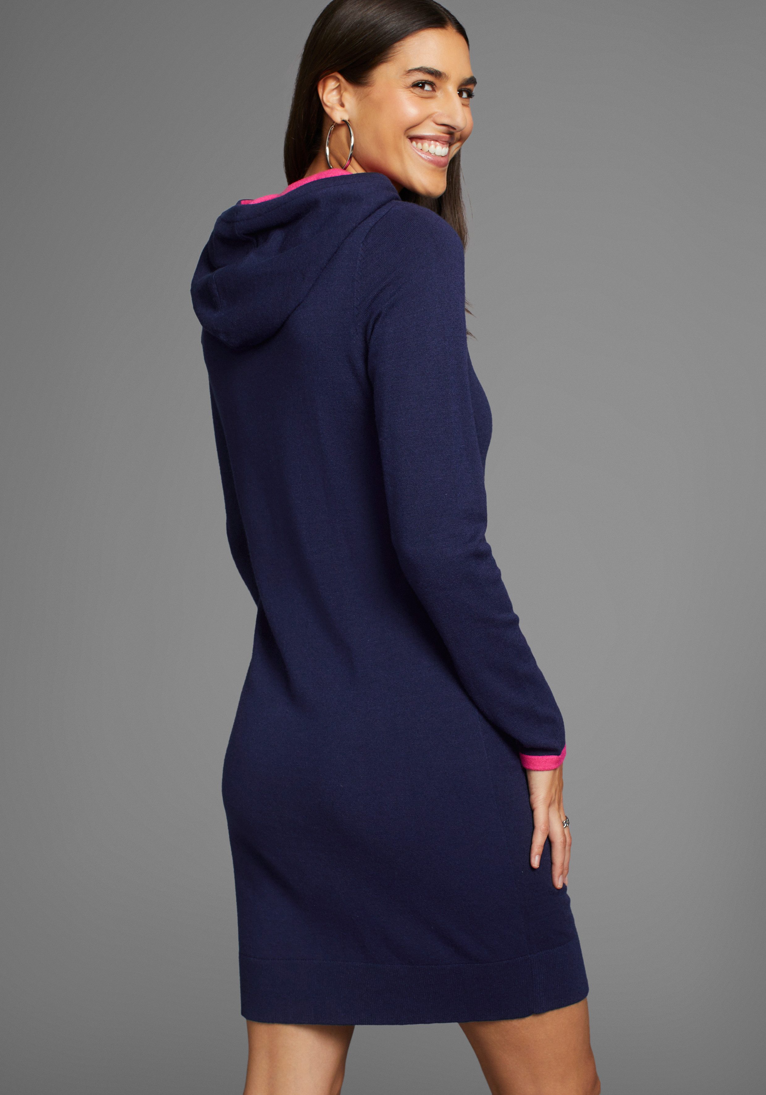 Laura Scott Strickkleid mit Kontrastfarbakzenten und Kapuze