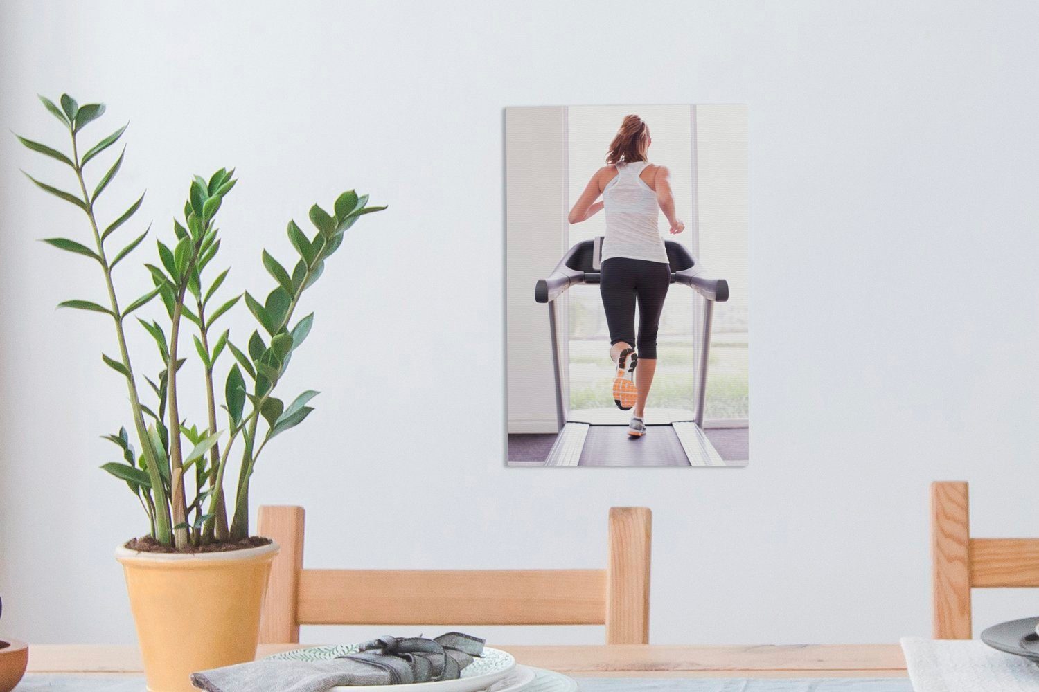 OneMillionCanvasses® Leinwandbild Eine Frau macht inkl. 20x30 auf fertig cm bespannt Fitness Zackenaufhänger, Gemälde, (1 Laufband, St), einem Leinwandbild