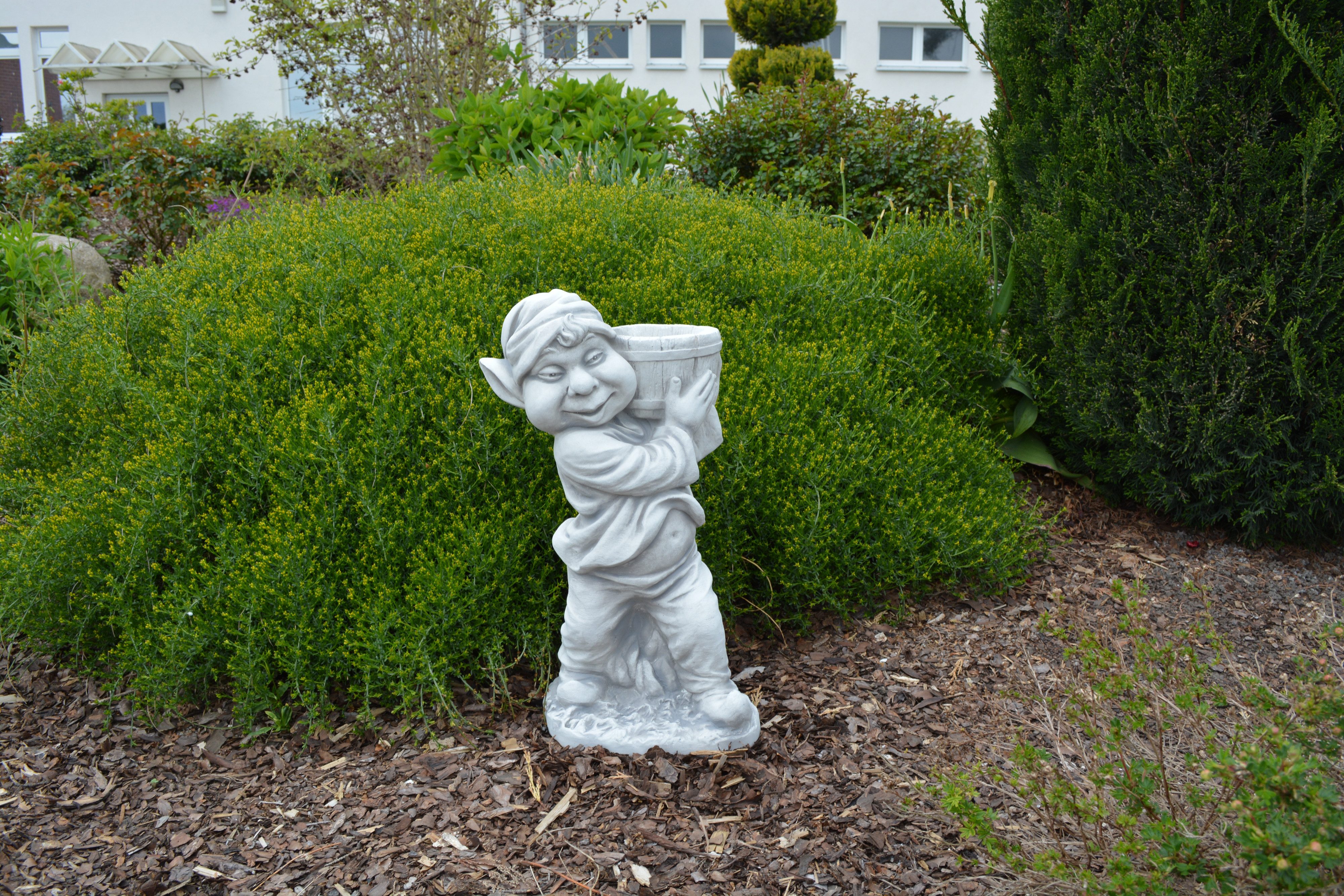 gartendekoparadies.de Gartenfigur Gnom mit Pflanzgefäß, Steinfigur Wichtel, H. 50 cm, 19 kg, Frostsicher