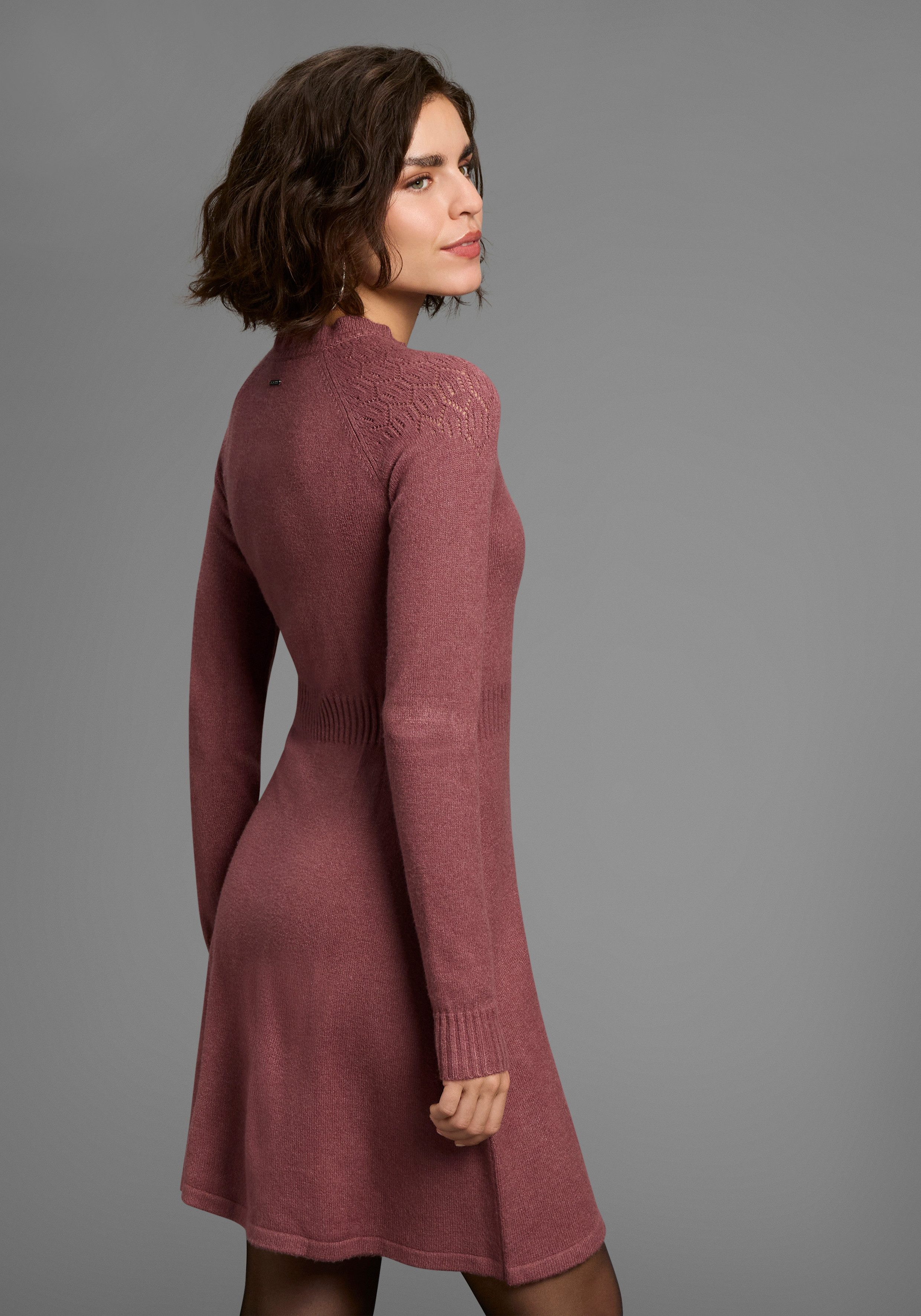 Laura Scott Strickkleid mit edlem Ajourmuster und süßem Stehkragen - NEUE K günstig online kaufen