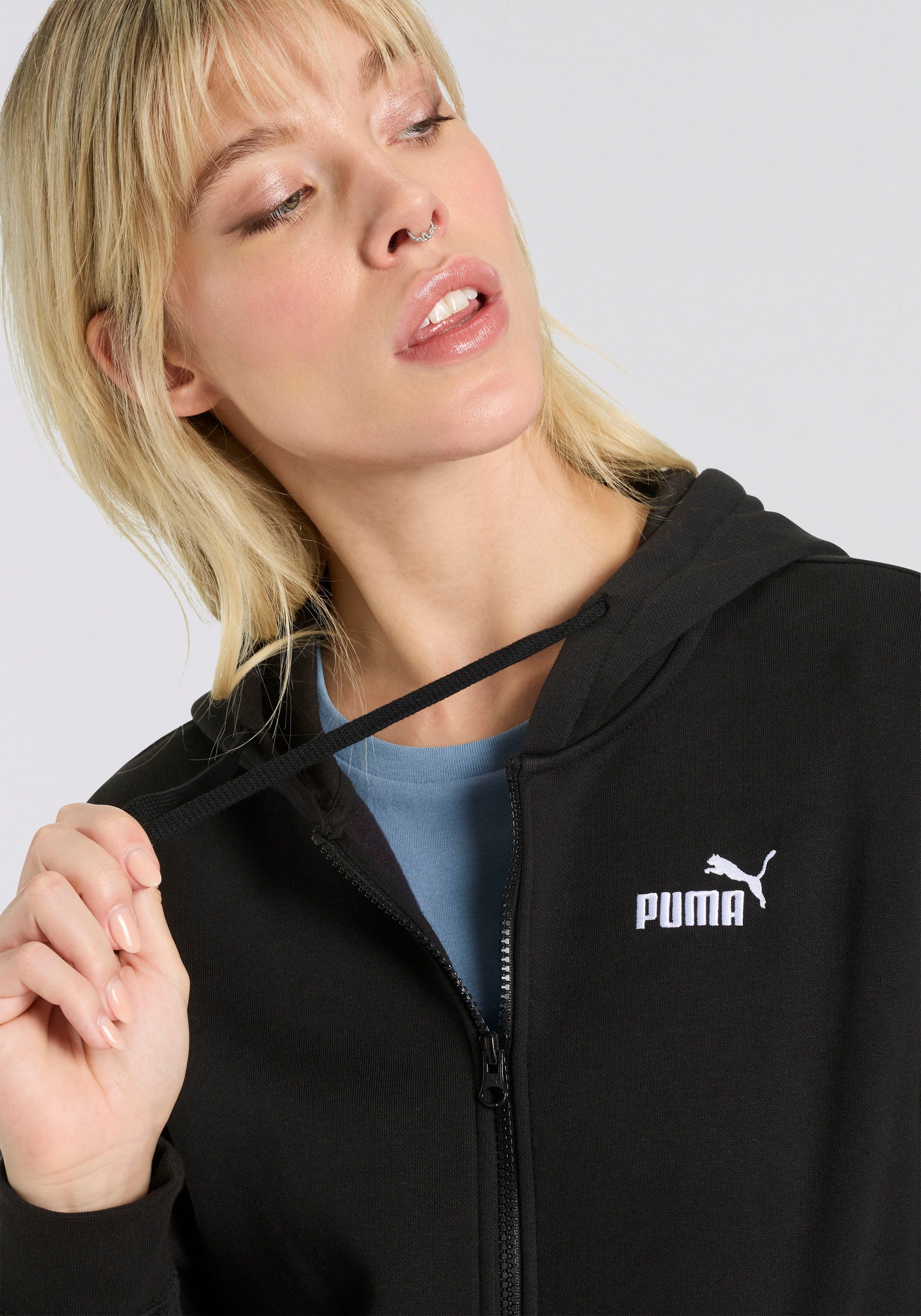 PUMA Kapuzensweatshirt ESS SMALL NO. 1 LOGO COMFORT FULL-ZIP HOODIE FL mit verstellbarer Kapuze, mit Kängurutasche, sportlicher Stil