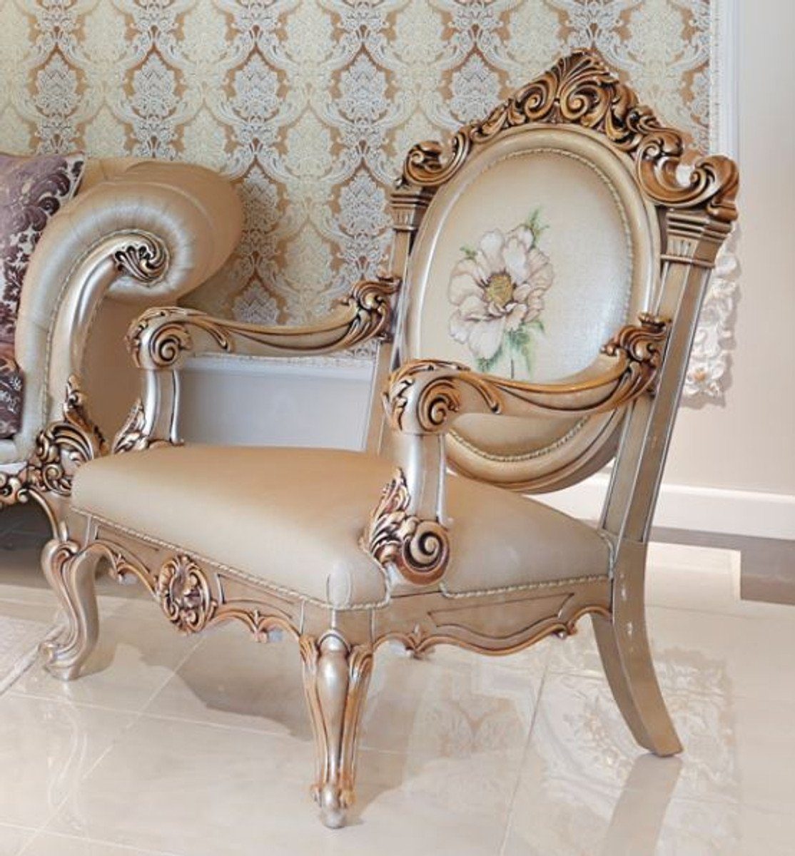 Casa Padrino Sessel Luxus Barock Sessel Beige / Kupferfarben 85 x 85 x H. 120 cm - Prunkvoller Wohnzimmer Sessel mit edlem Blumenmuster - Barock Wohnzimmer Möbel