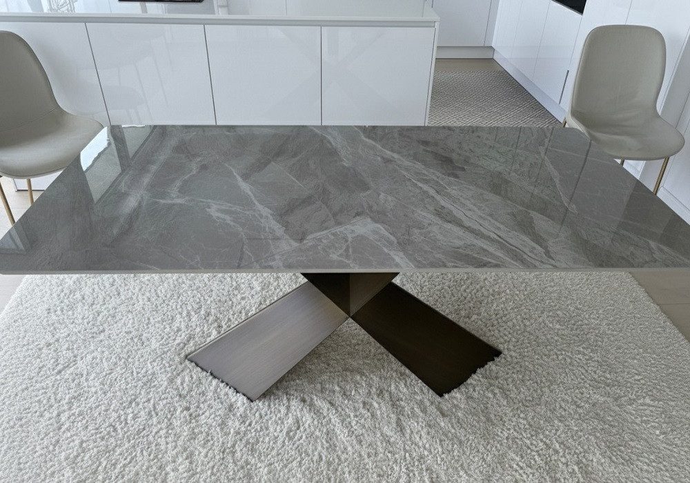 JVmoebel Esstisch Exklusiver Design-Esstisch aus Edelstahl mit eleganter Säulenform (1-St., Esstisch), Made in Europa