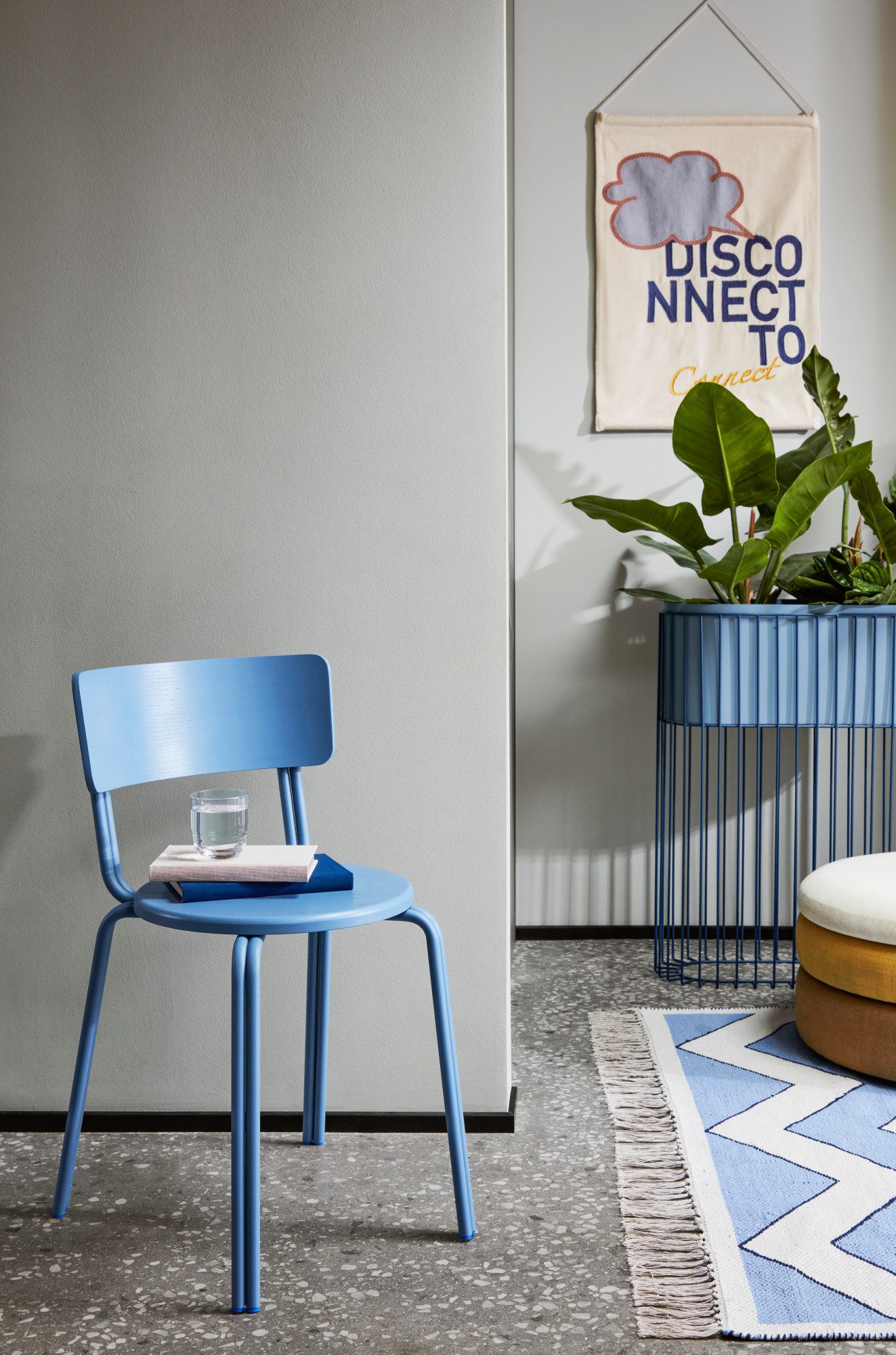 Broste Copenhagen Blumenständer Broste Copenhagen Fenja Ständer mit Übertopf Blau
