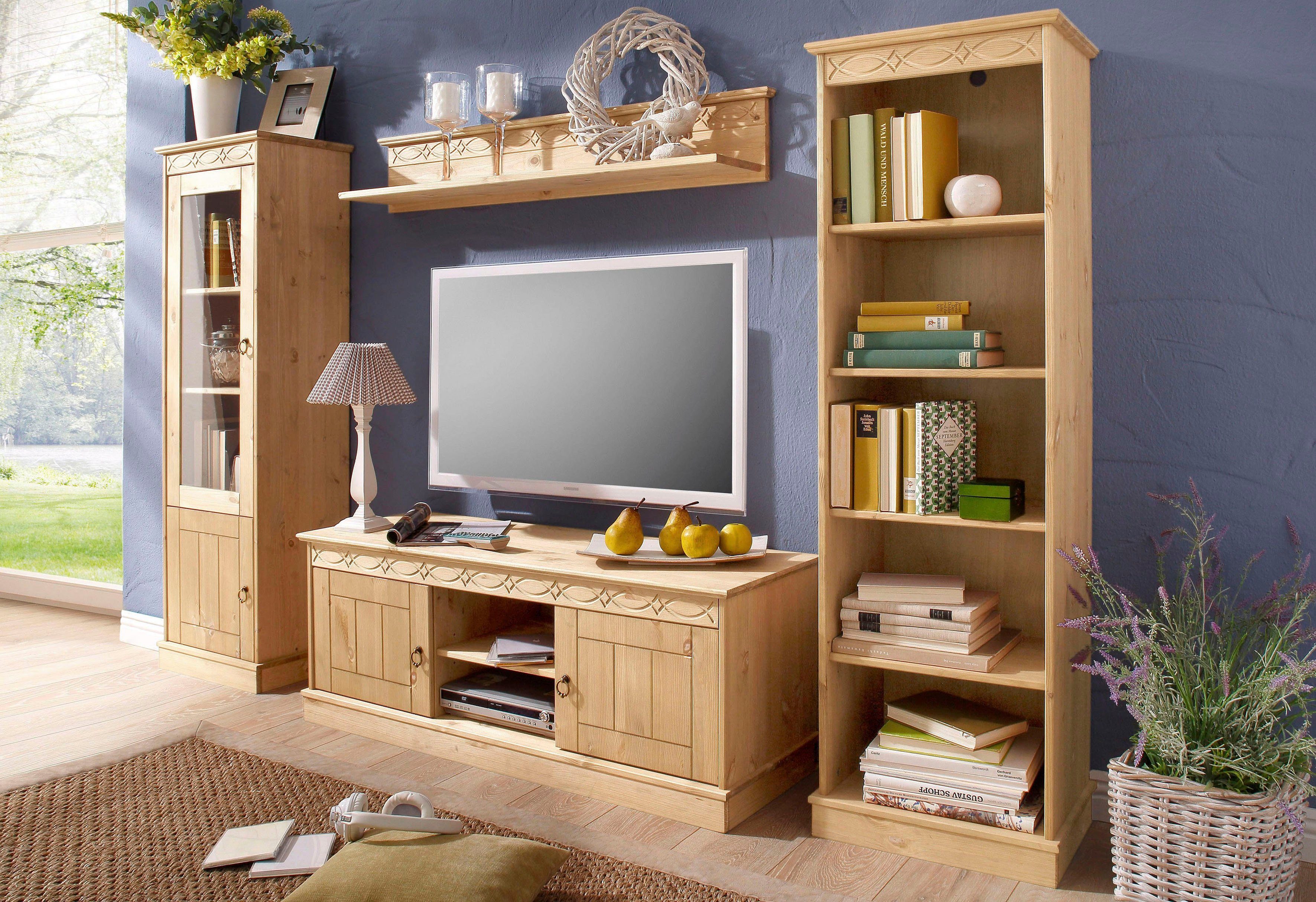 OTTO home Vitrine Indra aus massiver Kiefer, FSC®, 2trg., Höhe 145 cm, dezentes Ornament