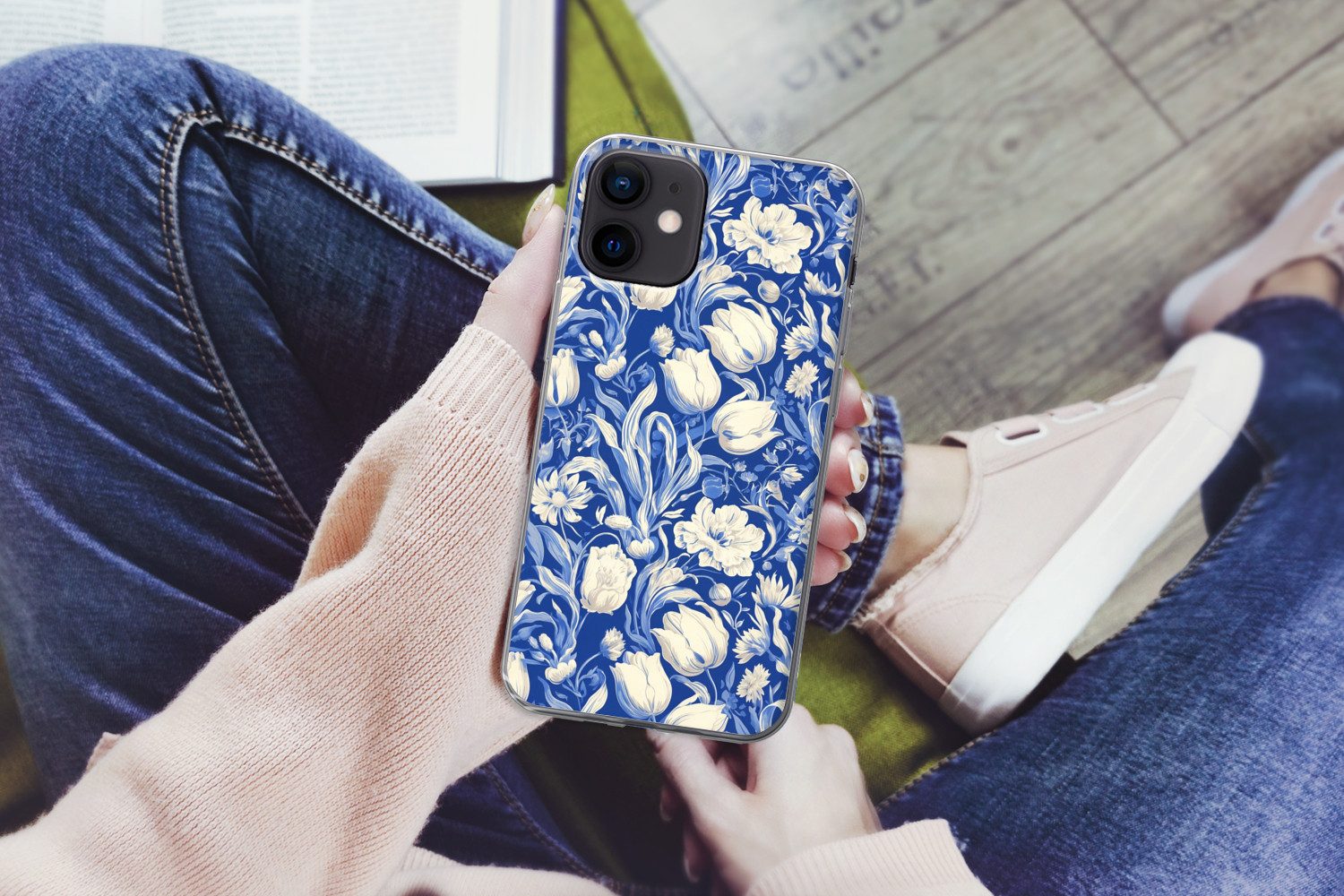 MuchoWow Handyhülle für Apple iPhone 12 Mini Blumen - Delfter Blau - Muster - Tulpe, Smartphone-Bumper, Print, Handy Schutzhülle Dünn