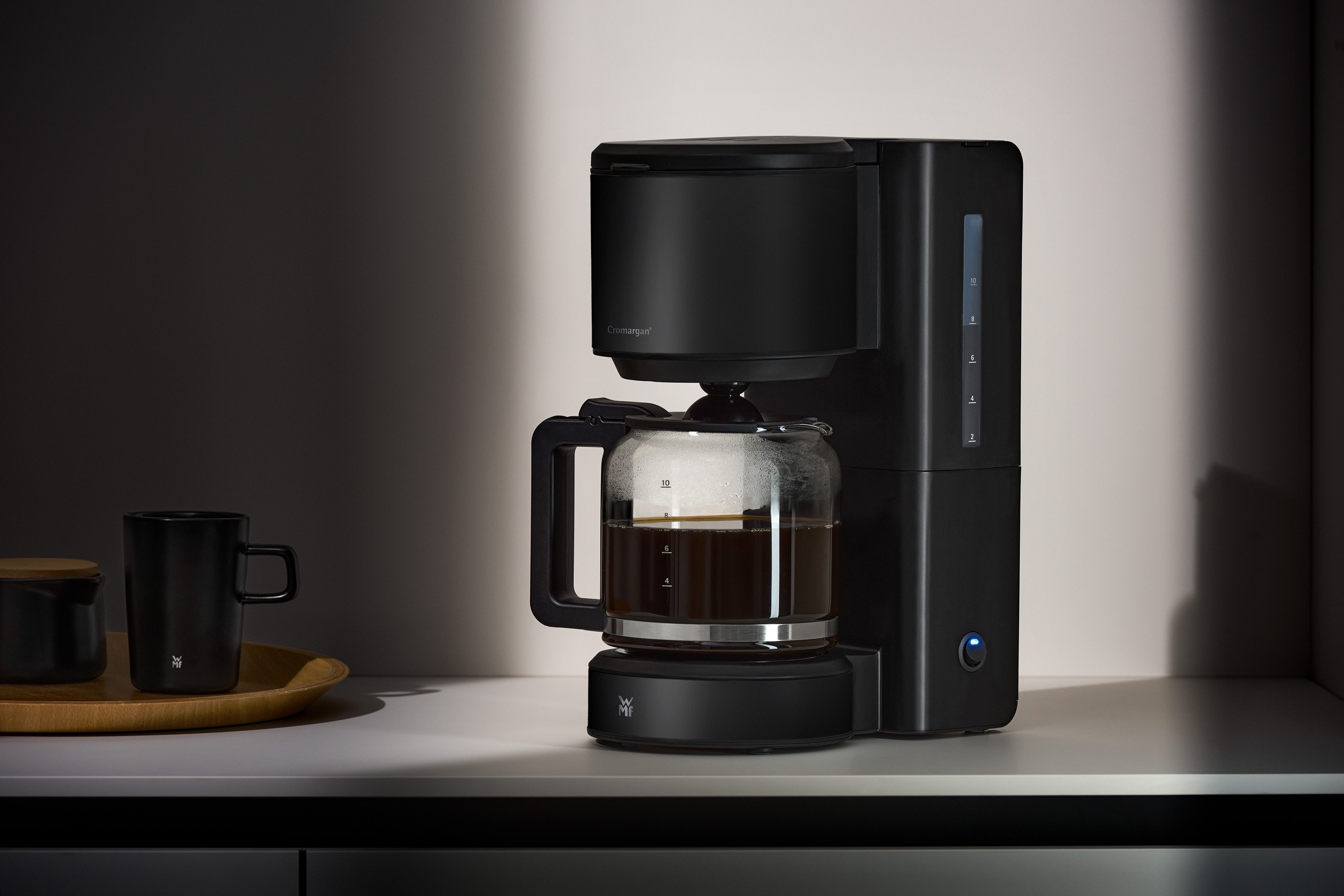 WMF Filterkaffeemaschine Stelio Deep Black, 1,25l Kaffeekanne, Papierfilter 1x4, 10 Tassen, Warmhaltefunktion, Abschaltautomatik, Cromargan, 1000 Watt