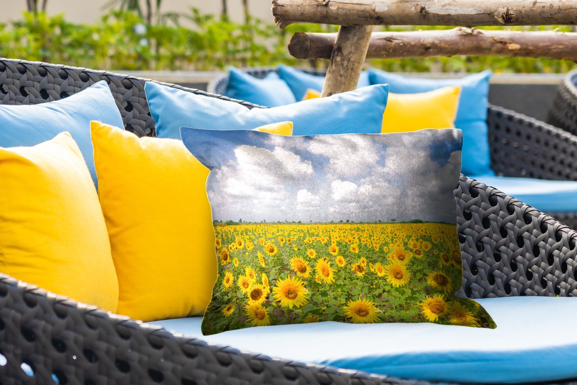 MuchoWow Dekokissen Sonnenblumen - Gelb Polyester, Natur Landschaft, - Outdoor-Dekorationskissen, Dekokissenbezug, Kissenhülle - Blumen - - Wolken