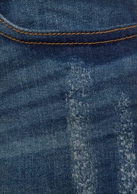 Buffalo Jeanshotpants mit Fransen am Saum, Shorts aus elastischer Baumwolle