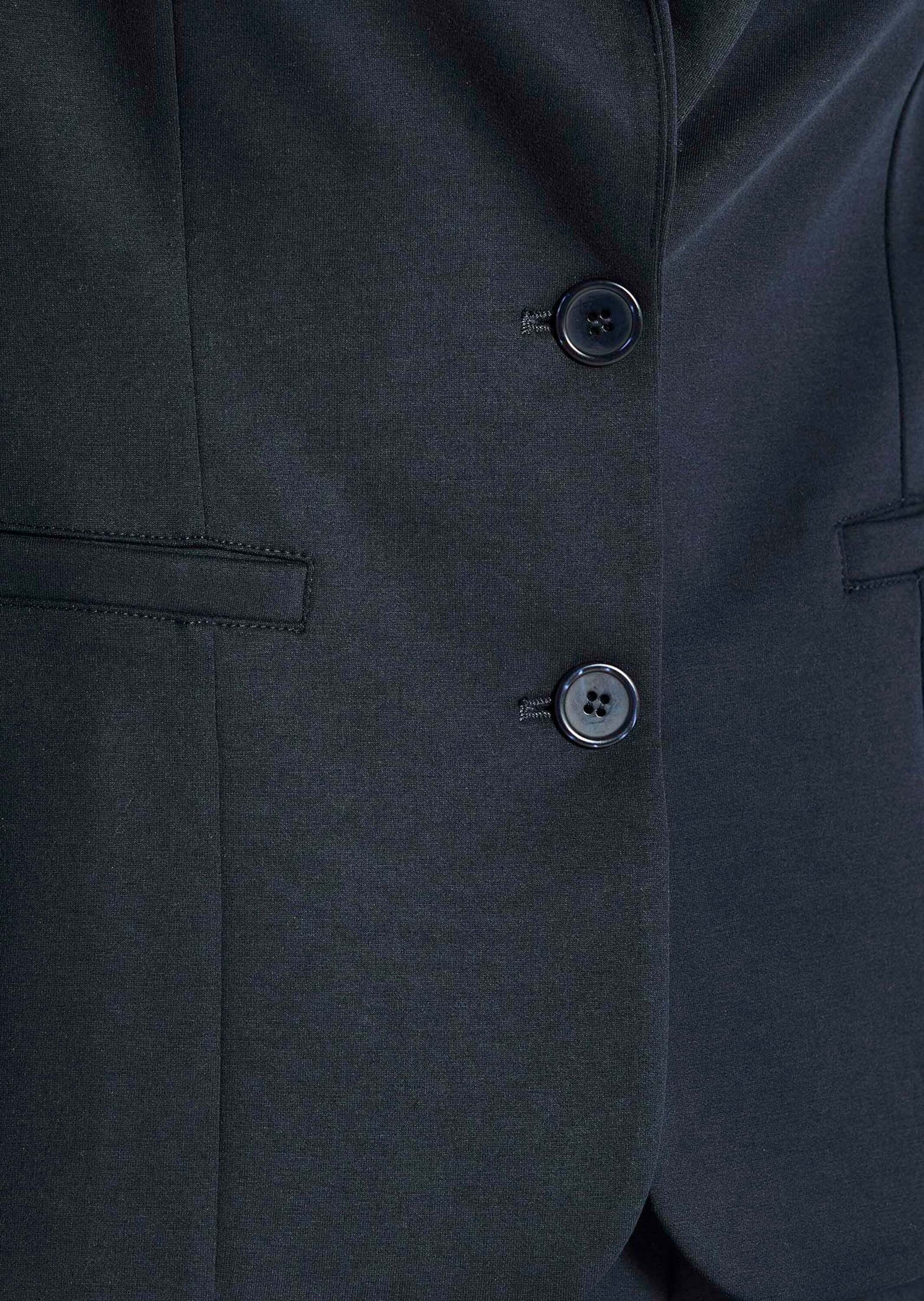 MADELEINE Kurzblazer Jersey-Blazer in modischer Kurzform Taillierter Blazer mit Leistentaschen und langen Ärmeln – Bild 4 von 5