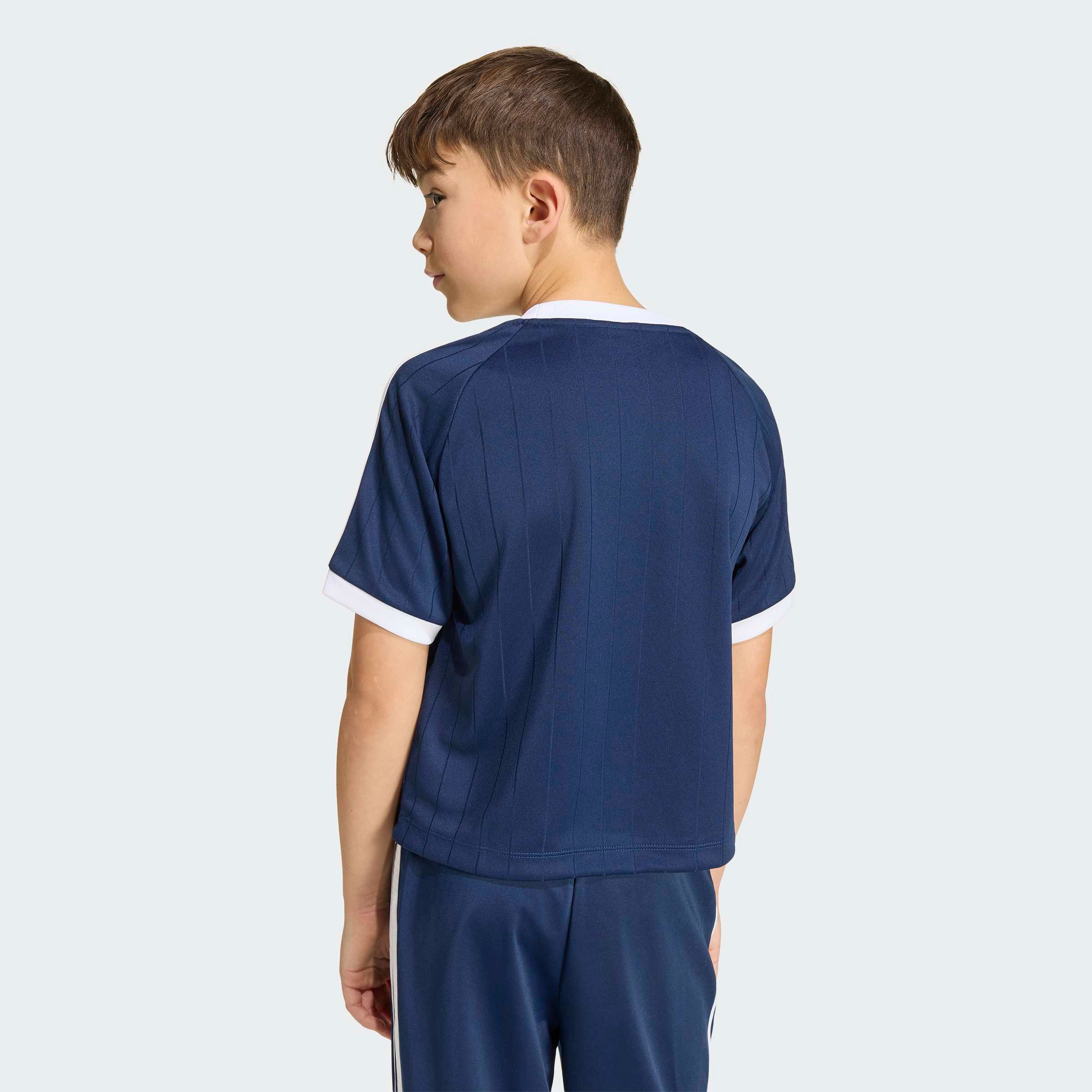 adidas Originals T-Shirt, LOCKER GESCHNITTEN, NADELSTREIFEN für Kinder, mit Rundhalsausschnitt, ohne Verschluss, sportlicher Stil – Bild 4 von 5
