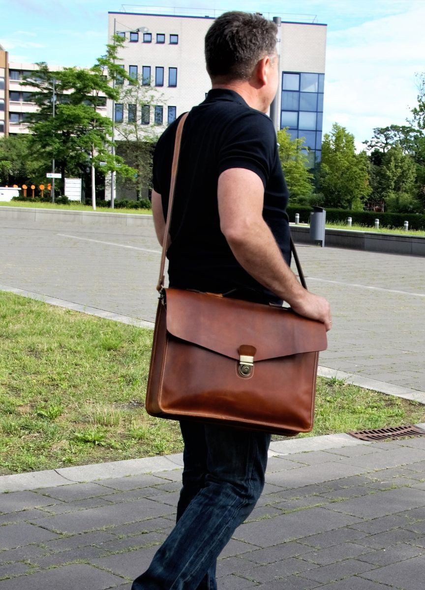 Corno d´Oro Aktentasche Echt Leder HANDMADE Business Laptoptasche für Damen und Herren, groß für 15,6 Zoll Laptop; leichtes Gewicht; Vintage Braun