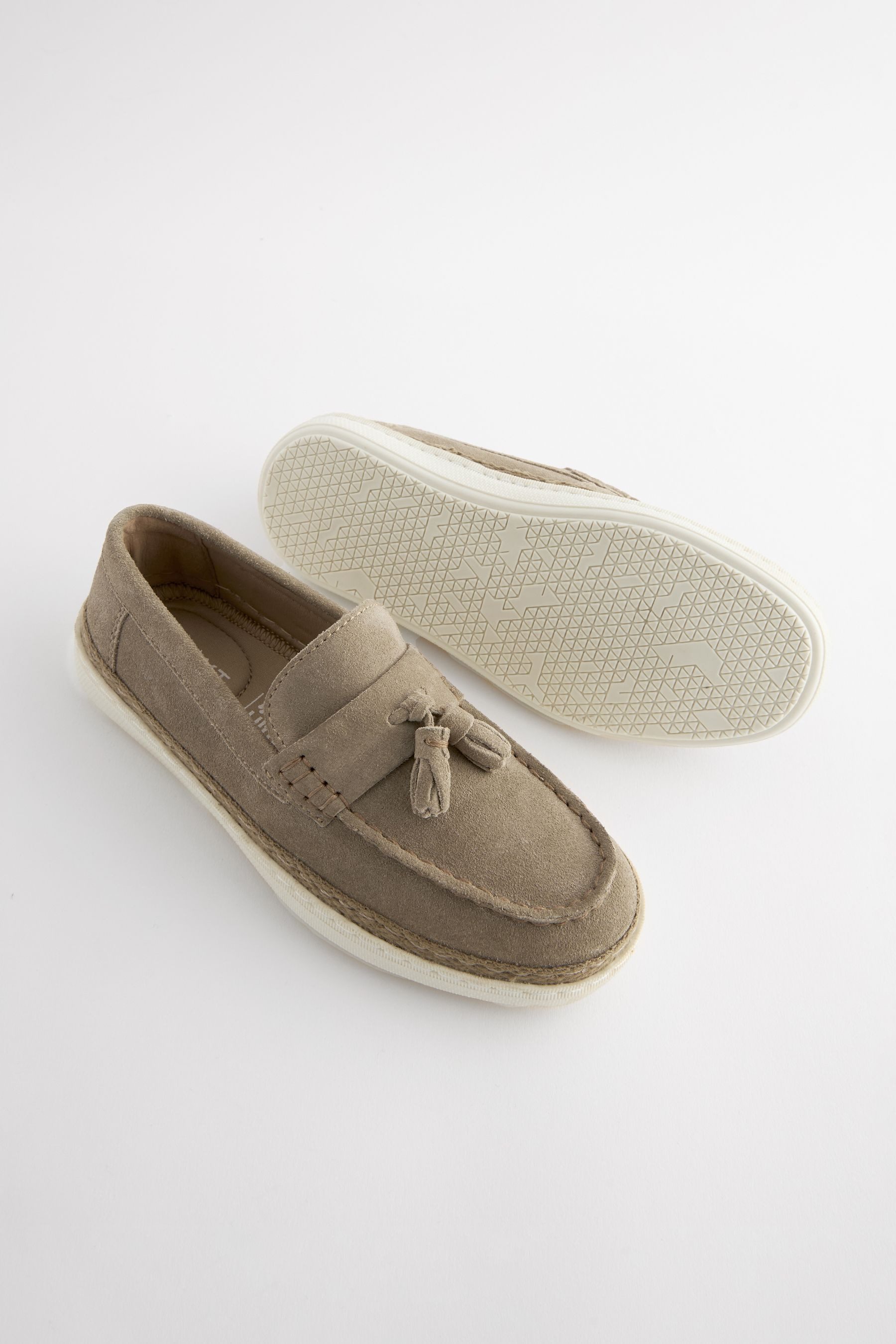 Next Slipper aus Veloursleder mit Quastendetail Loafer (1-tlg)
