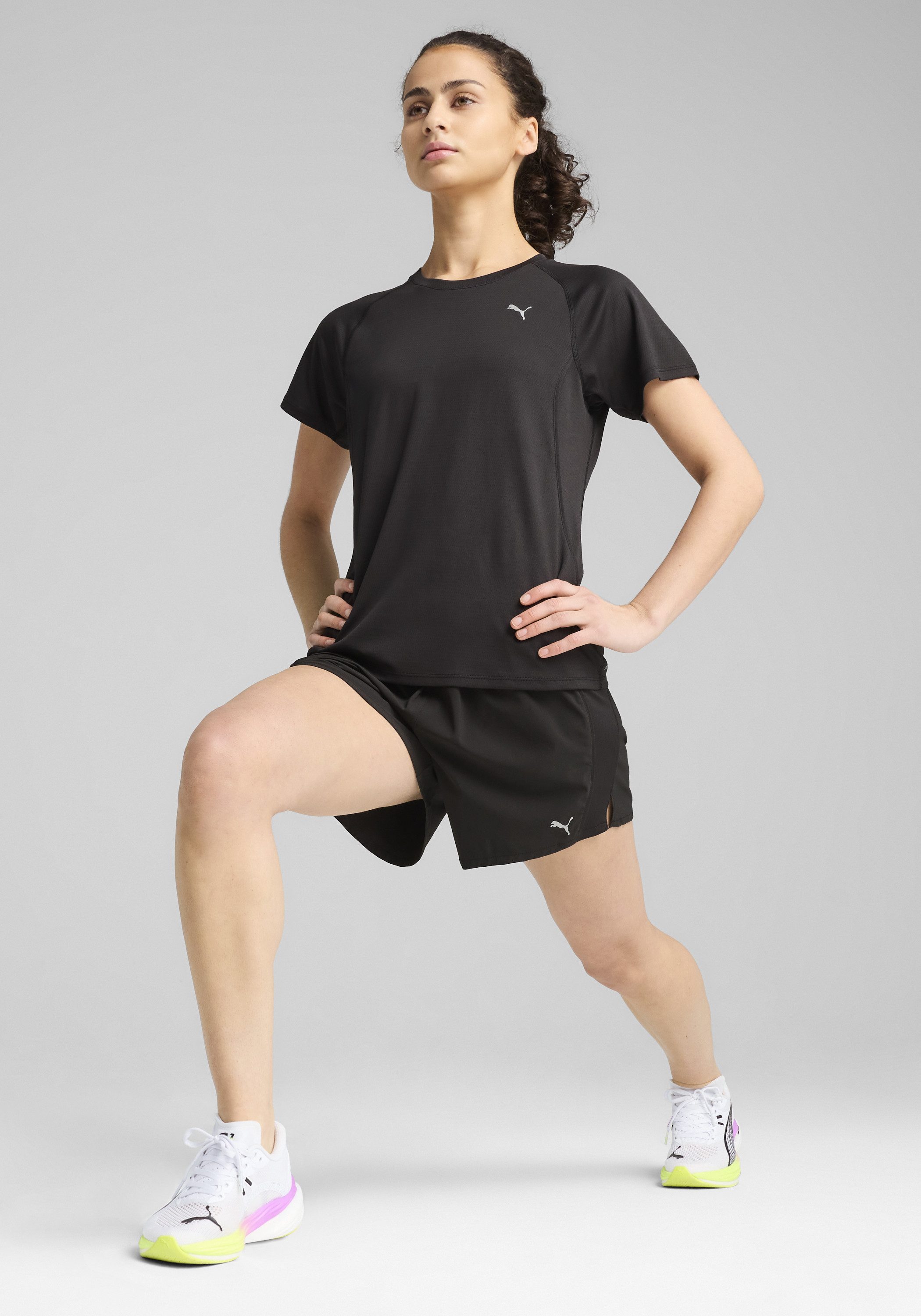 PUMA Laufshirt W RUN VELOCITY TEE (POLY) ergonomische Schnittführung, kurze Ärmel, sportliches T-Shirt