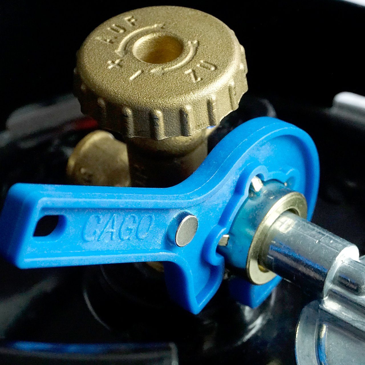 Magnet KLF mit Gasflaschen-Schlüssel Reglerlöser Maulschlüssel, Propangas-Flaschen Camping BlueCraft