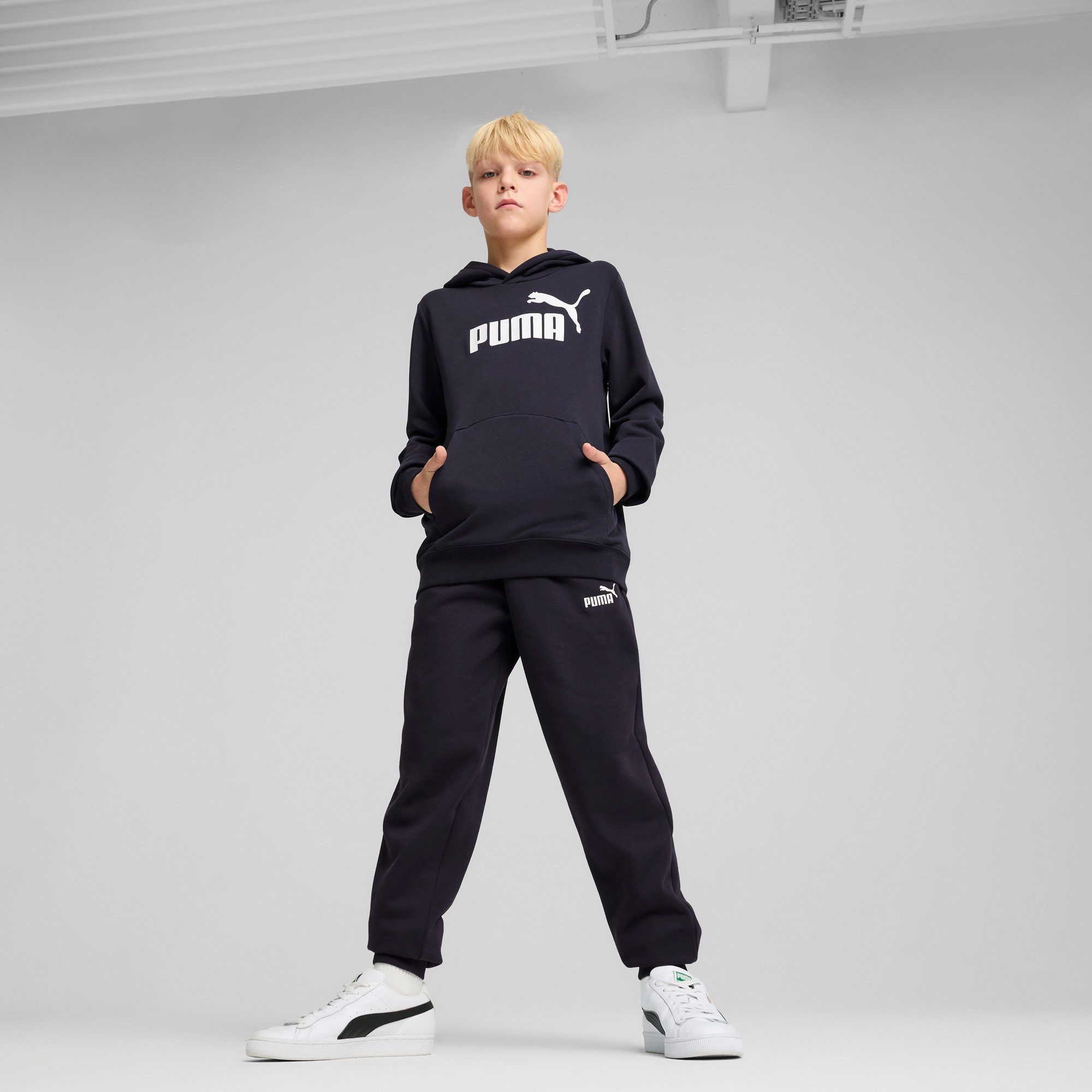 PUMA Trainingshose ESS NO. 1 LOGO SWEATPANTS FL B Regular Fit, mit Eingrifftaschen, mit elastischem Bund
