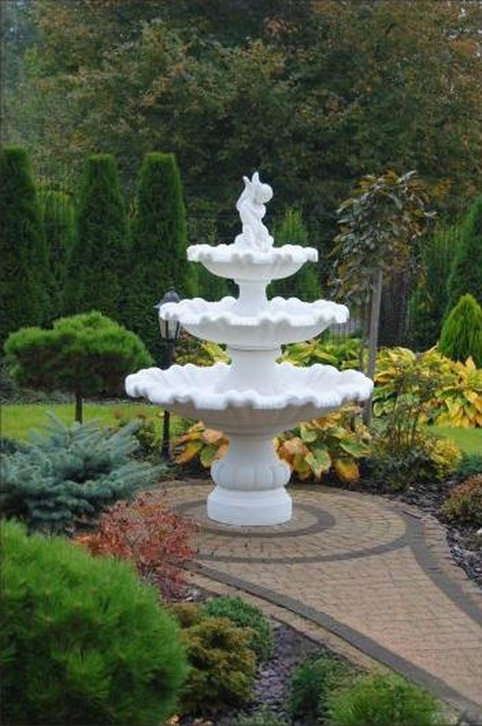 JVmoebel Gartenbrunnen Handgefertigter Zierbrunnen aus hochwertigem Material für den Garten, Made in Europa
