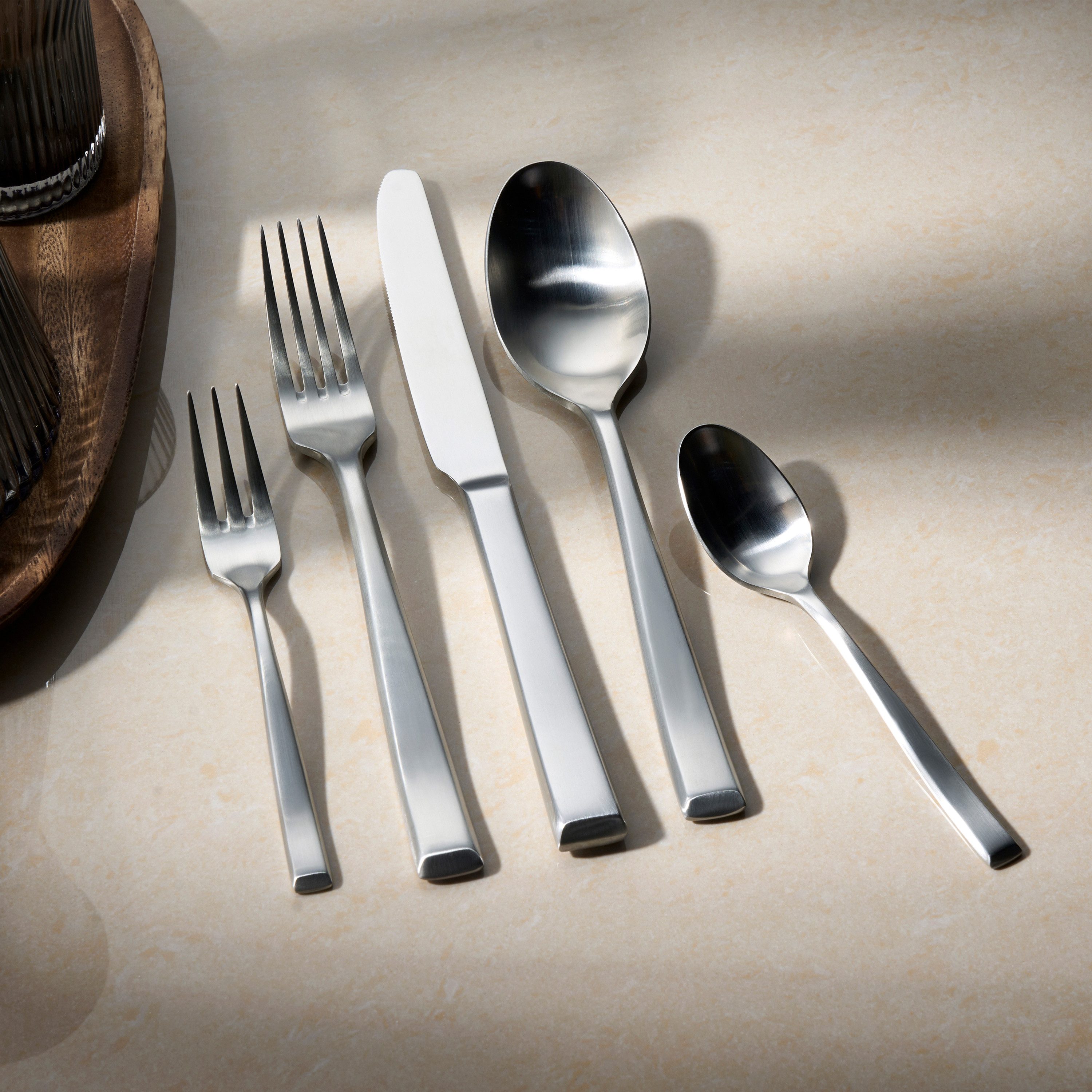 Hanseatic Besteck-Set PREMIUM (30-tlg), 6 Personen, Edelstahl 18/10, verstärktes Material und trapezförmiges Design am Griffende