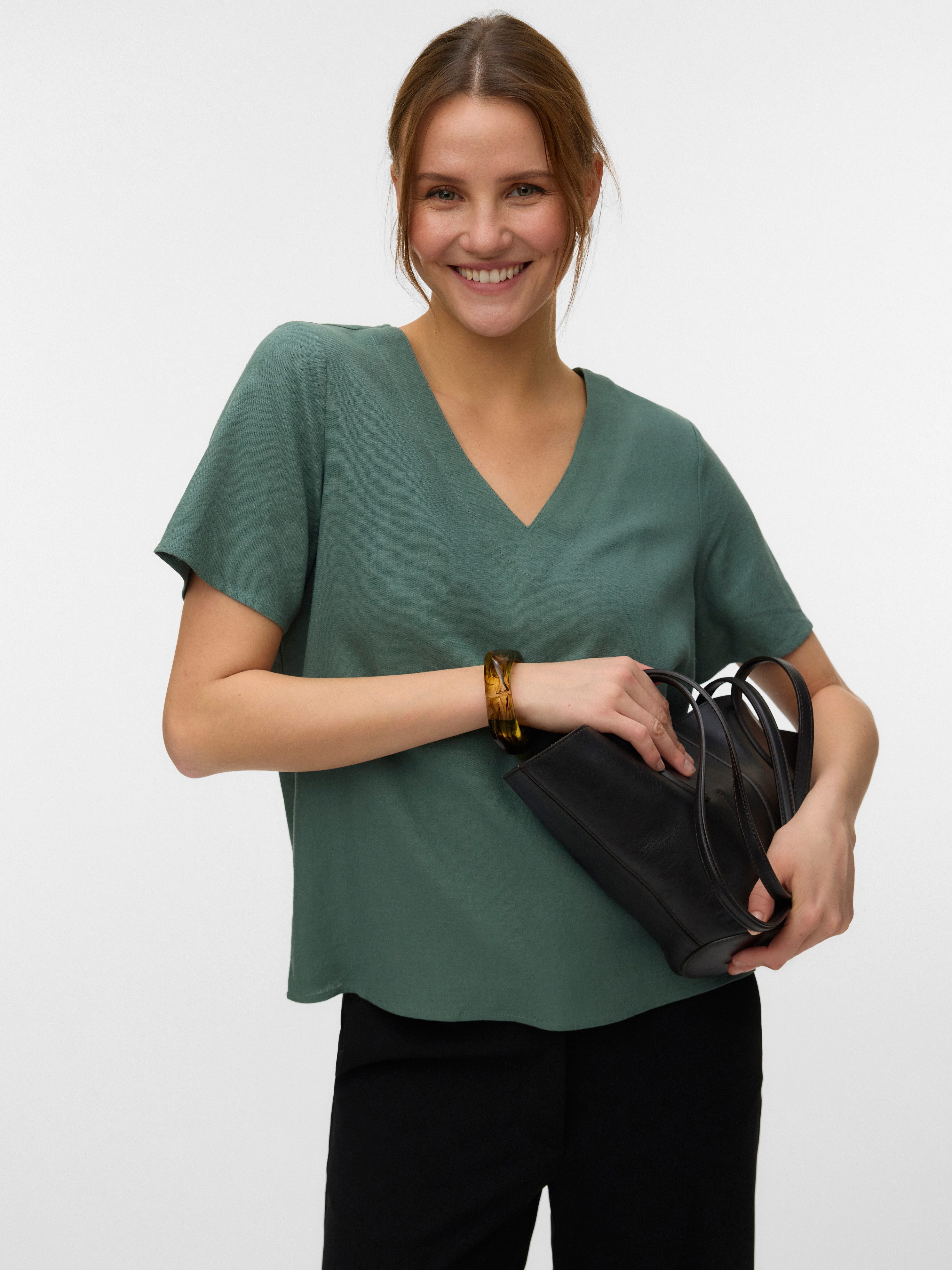 Blusenshirt VMMYMILO S/S V-NECK TOP WVN GA