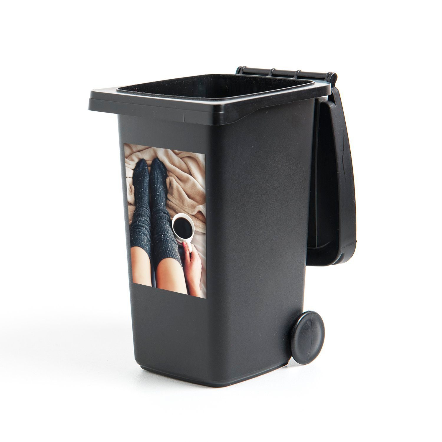 Mülltonne, Tasse mit Wandsticker und Abfalbehälter Kaffee einer Container, MuchoWow Frau Socken Sticker, St), dunklen (1 Mülleimer-aufkleber,