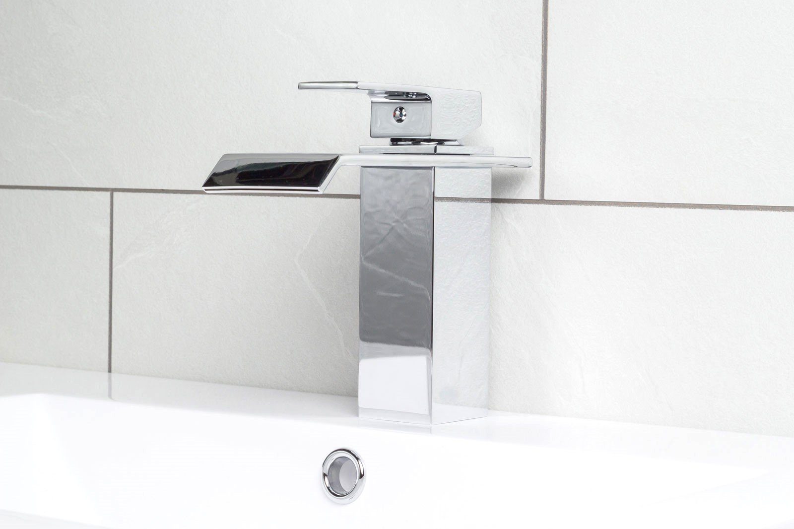 Junado® Waschtischarmatur Bademöbel- Set Wasserhahn aus Edelstahl mit Wasserfall Auslauf