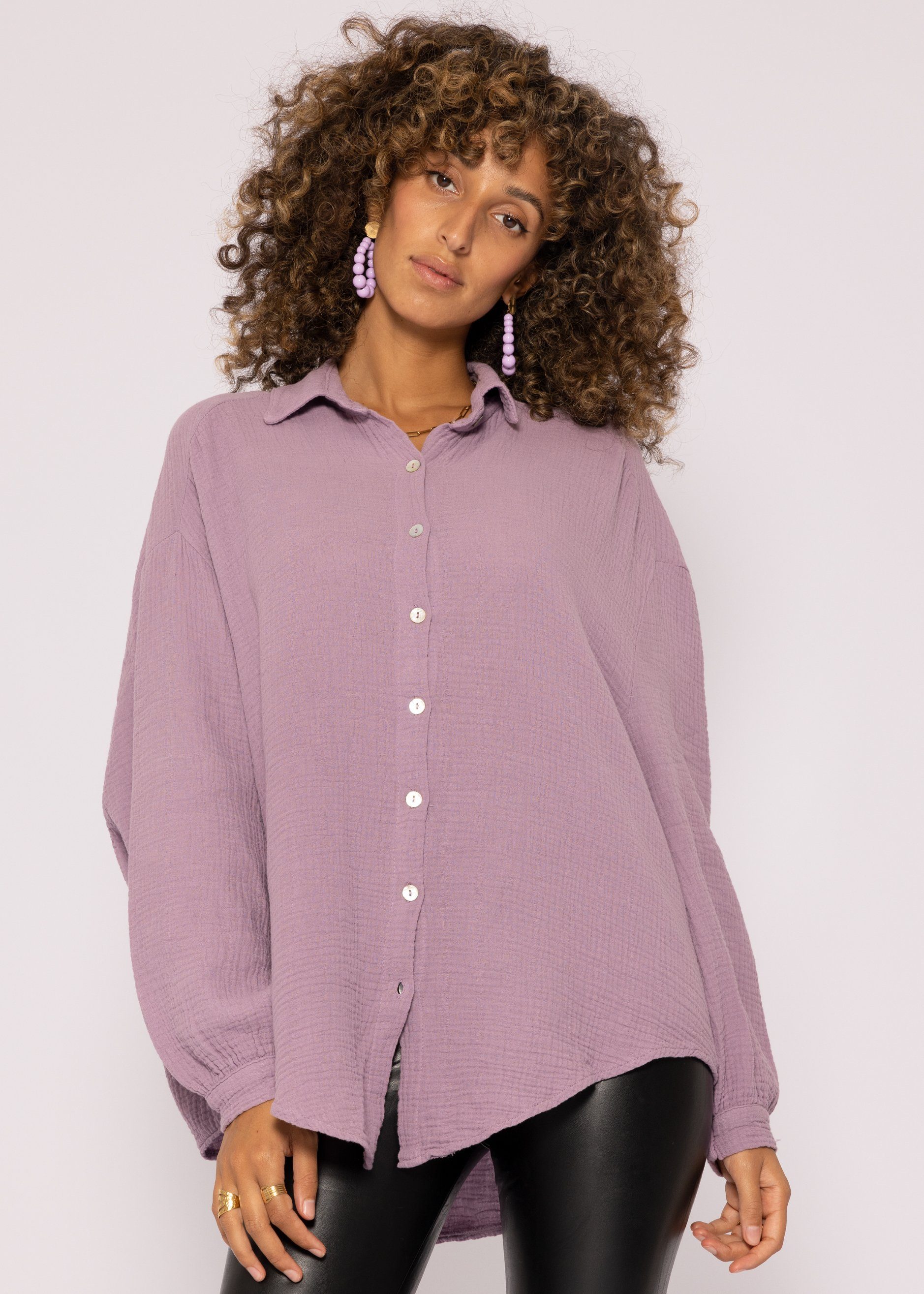 SASSYCLASSY Longbluse Oversize Musselin Bluse Damen Langarm Hemdbluse lang aus Baumwolle mit V-Ausschnitt, One Size (Gr. 36-48) Violett