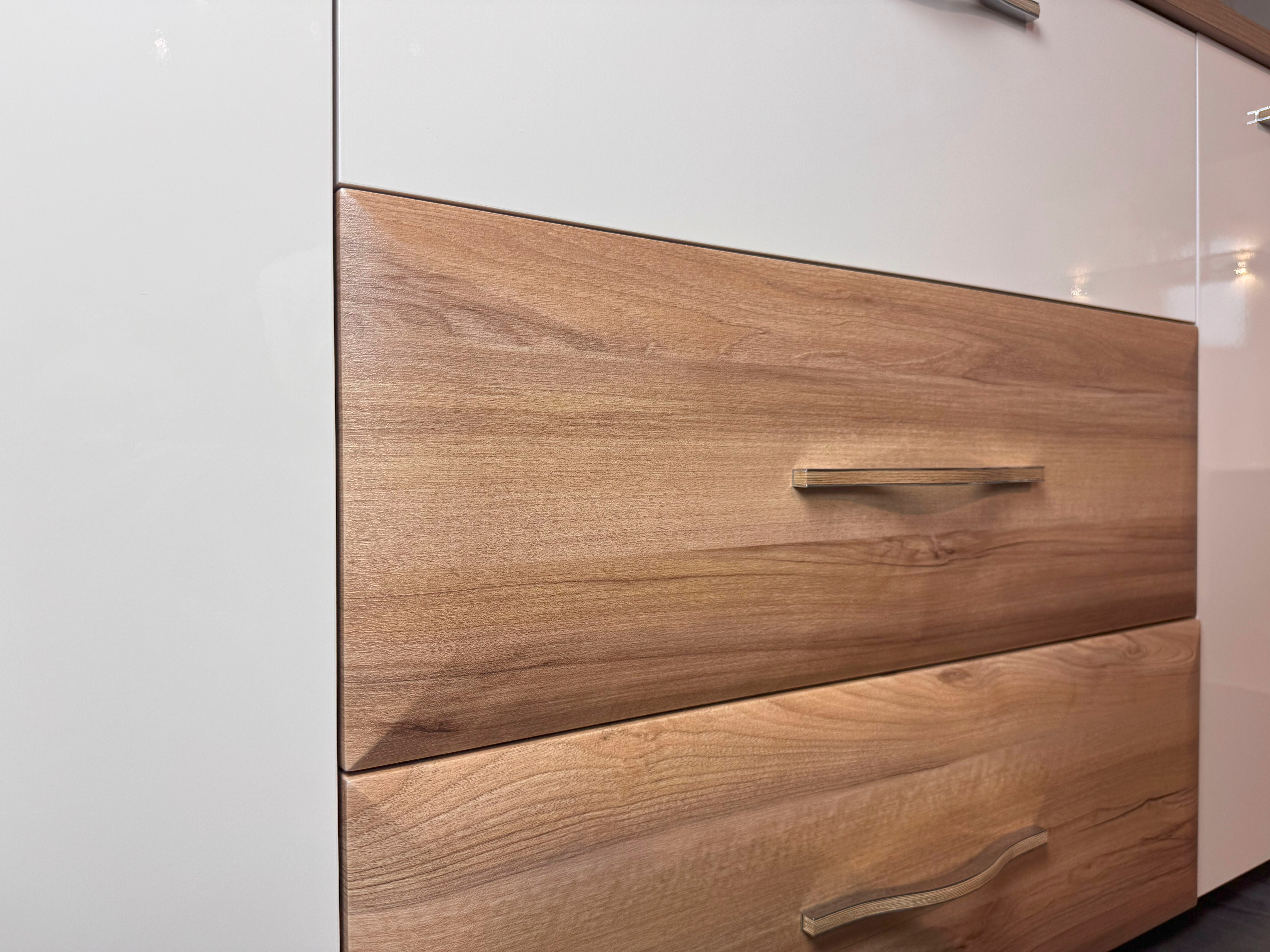 OTTO home Kommode Gala, melaminbeschichtet und beige hochglänzend UV lackiert (Soft-Close Funktion, Maße: B/T/H 170/46/83cm), 2trg., mit 4 Schubladen, klassische Rahmenoptik, FSC-zertifiziert