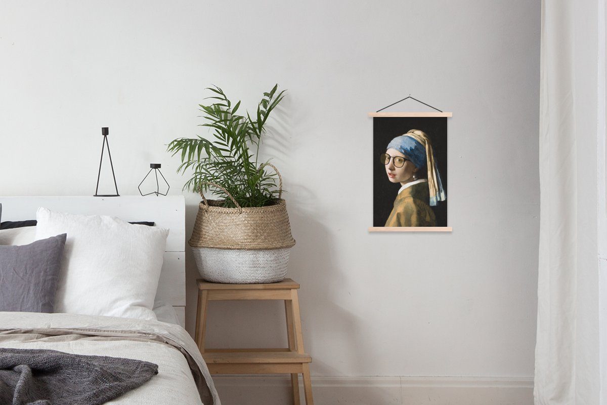 MuchoWow Poster Das Mädchen Wohnzimmer, Textilposter Posterleiste, - Vermeer Johannes - für (1 Brillen, Perlenohrring St), dem Bilderleiste, Magnetisch mit