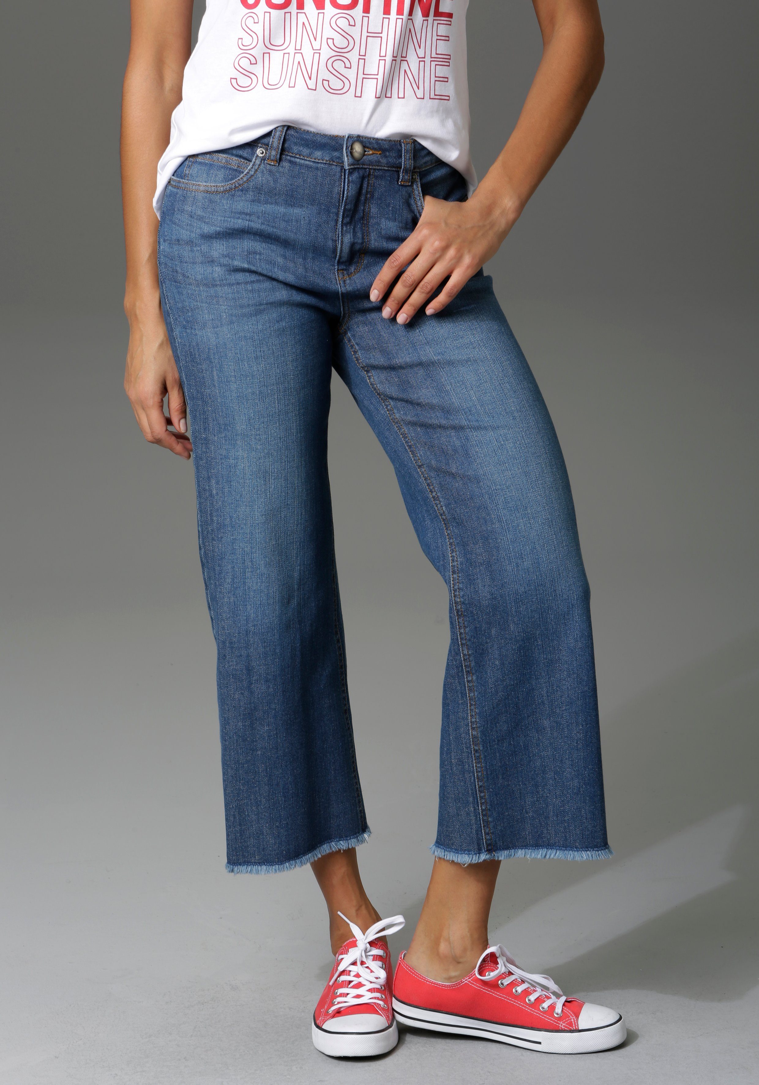 mit Aniston leicht ausgefranstem 7/8-Jeans Beinabschluss darkblue CASUAL