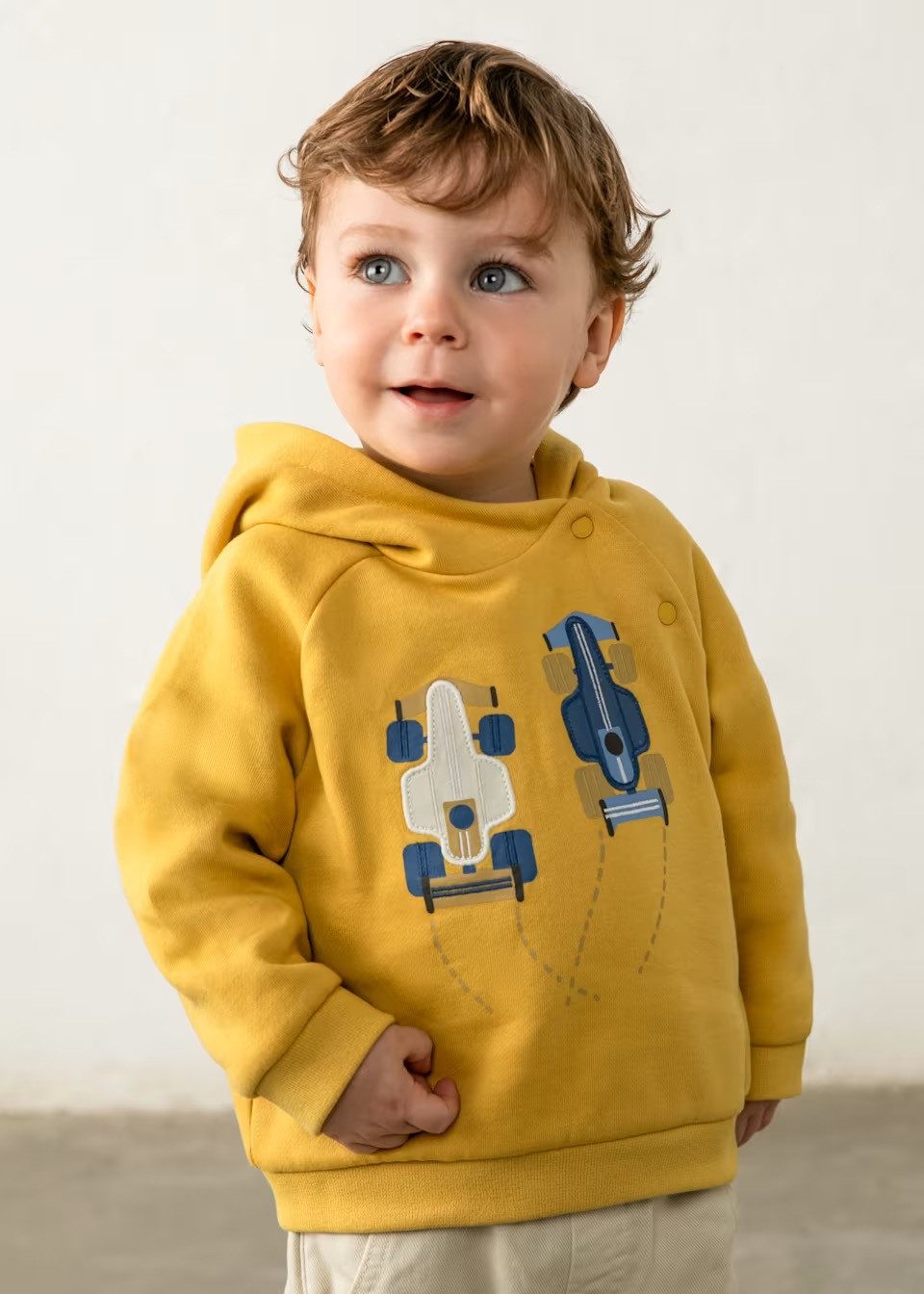 Mayoral Kapuzensweatshirt Kapuzen-Hoodie mit Rennwagen-Motiv (241710)