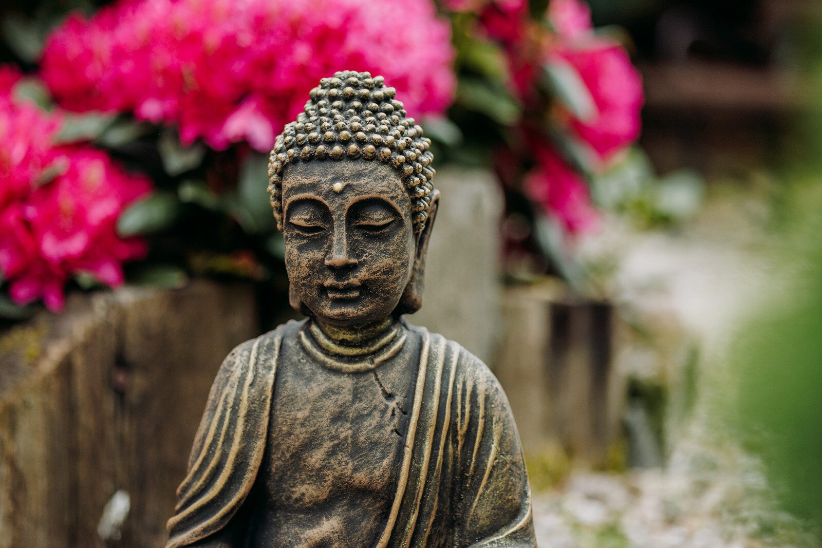 gartendekoparadies.de Gartenfigur Massive große Steinfigur Buddha günstig online kaufen