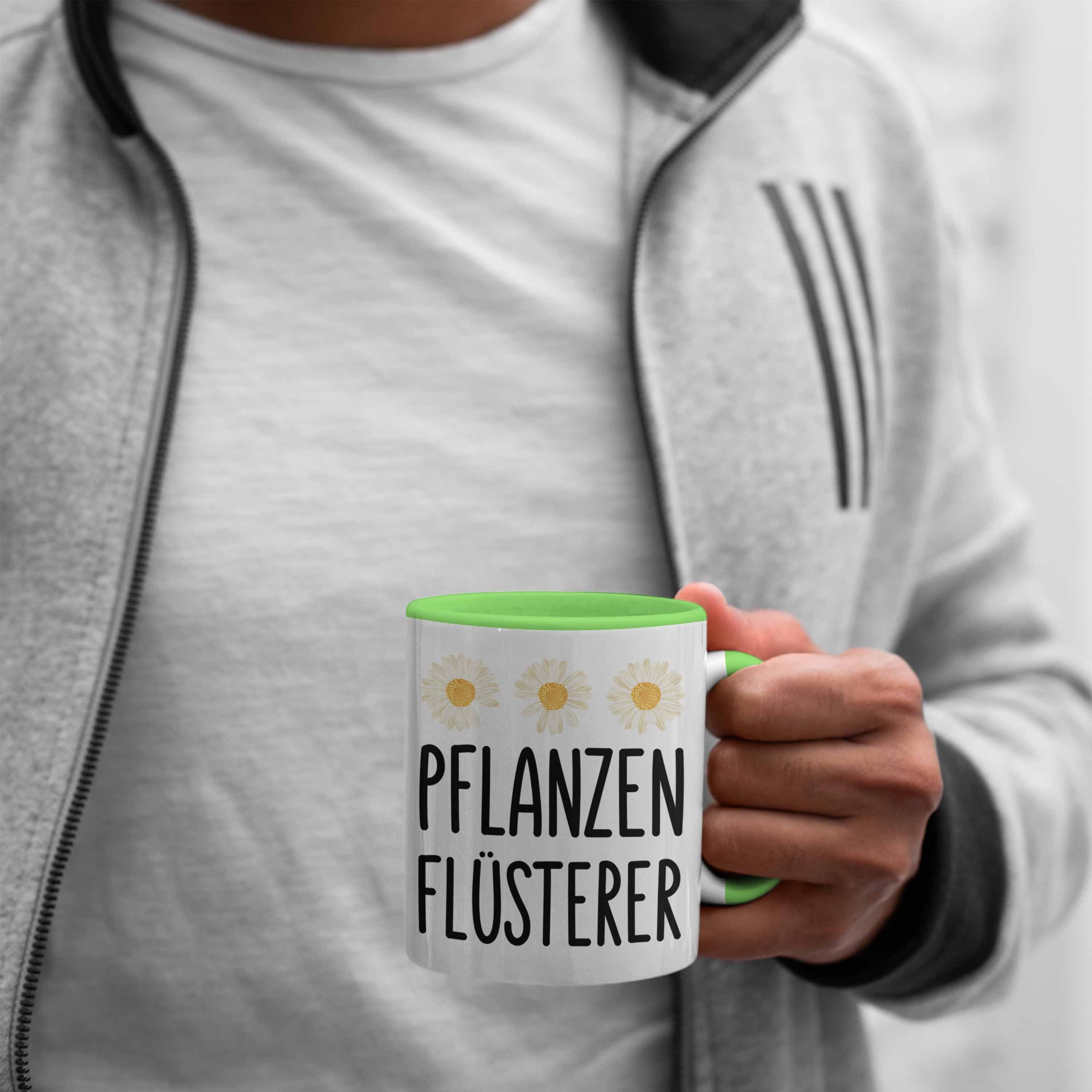 Trendation Tasse Trendation Geschenk Pflanzenflüsterer Hobbygärtner - Gärtner Garten mit Gärtnerin Lustig Tasse Geschenkidee Spruch Grün