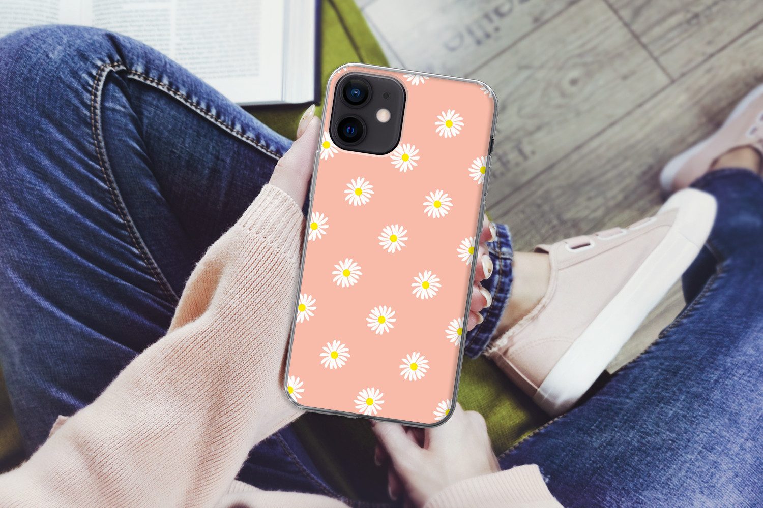 MuchoWow Handyhülle für Apple iPhone 12 Gänseblümchen - Pastell - Weiß - Rosa - Blumendruc, Smartphone-Bumper, Print, Handy Schutzhülle Dünn