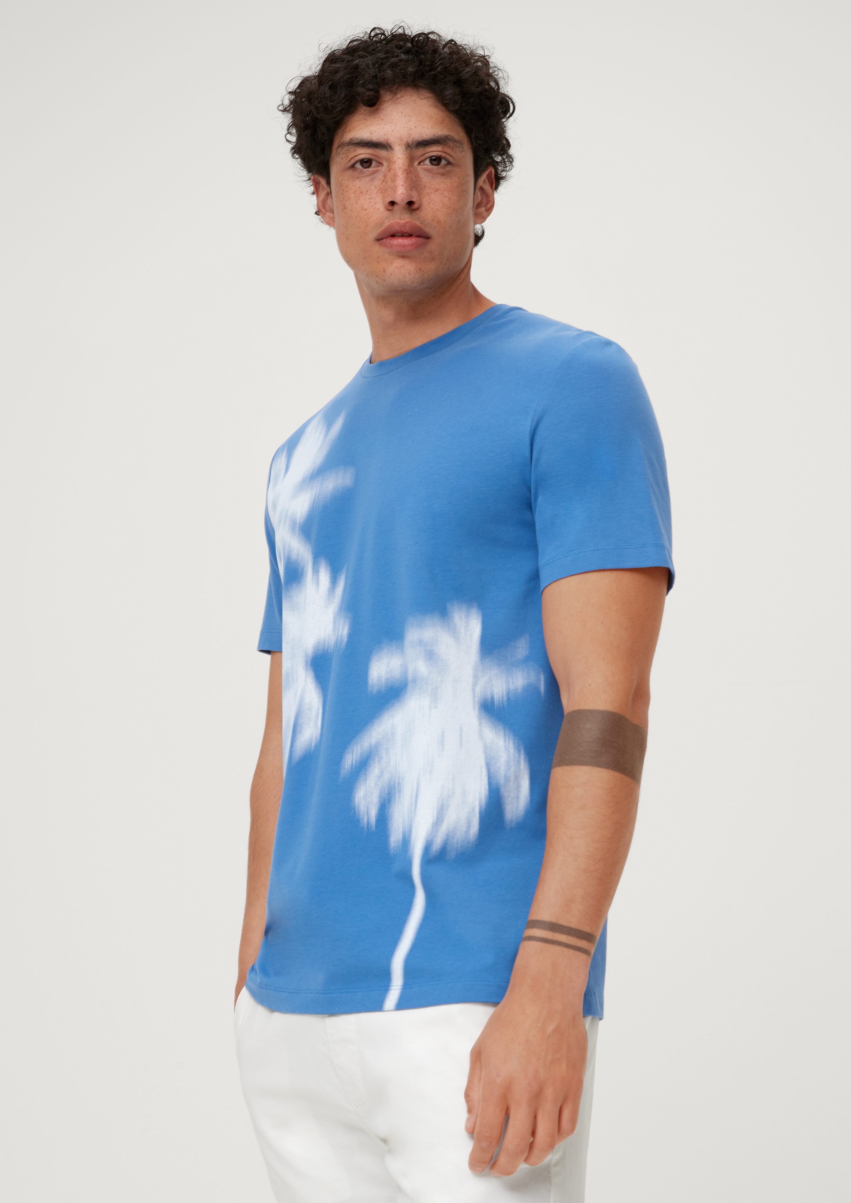 s.Oliver Kurzarmshirt T-Shirt mit Grafikprint Artwork blau