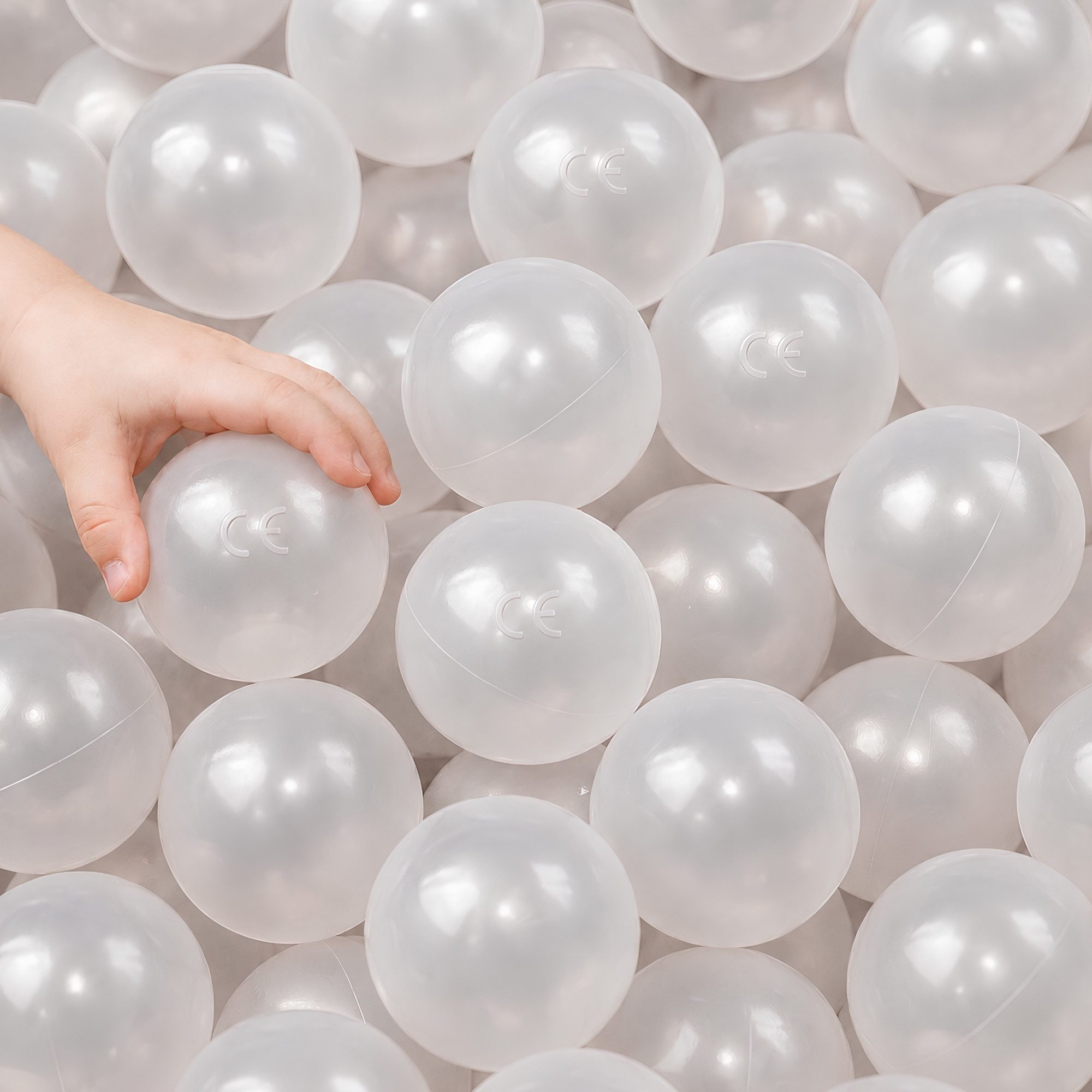 LittleTom Bällebad-Bälle Baby - 50 Bunte Bälle fürs Bällebad - Geprüfte Spielbälle für Kinder (50-St), Ab dem 1. Tag: Babybälle zum Greifen - Plastikbälle für den Bällepool