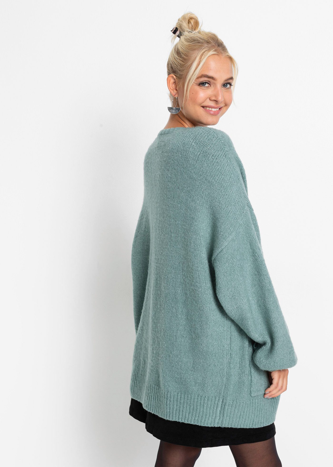 bonprix Strickjacke Oversize-Passform, mit aufgesetzten Taschen